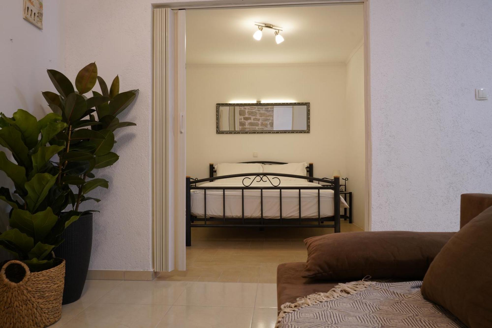 Beachfront For 4, 30m To Pebble 180m To Sandy Beach, Stobrec With Summer Amenities Apartment *