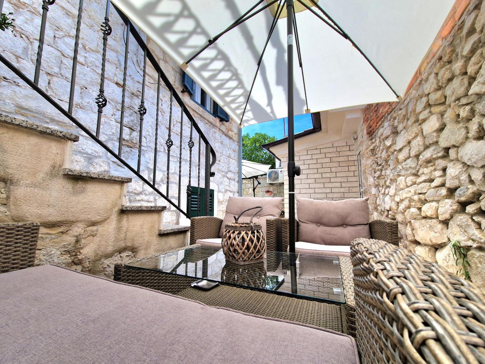 And Nona Stella Guest house
