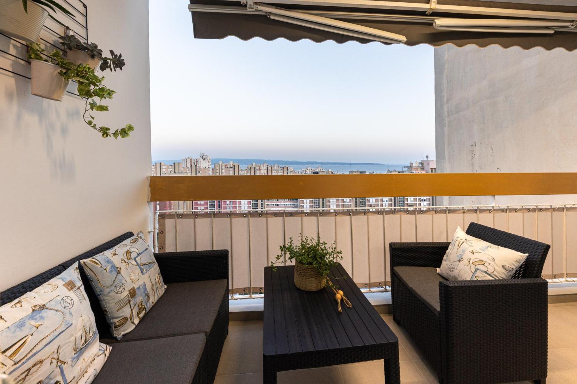 Tranquil Retreat W/ Balcony Sea View & Workspace * Split
