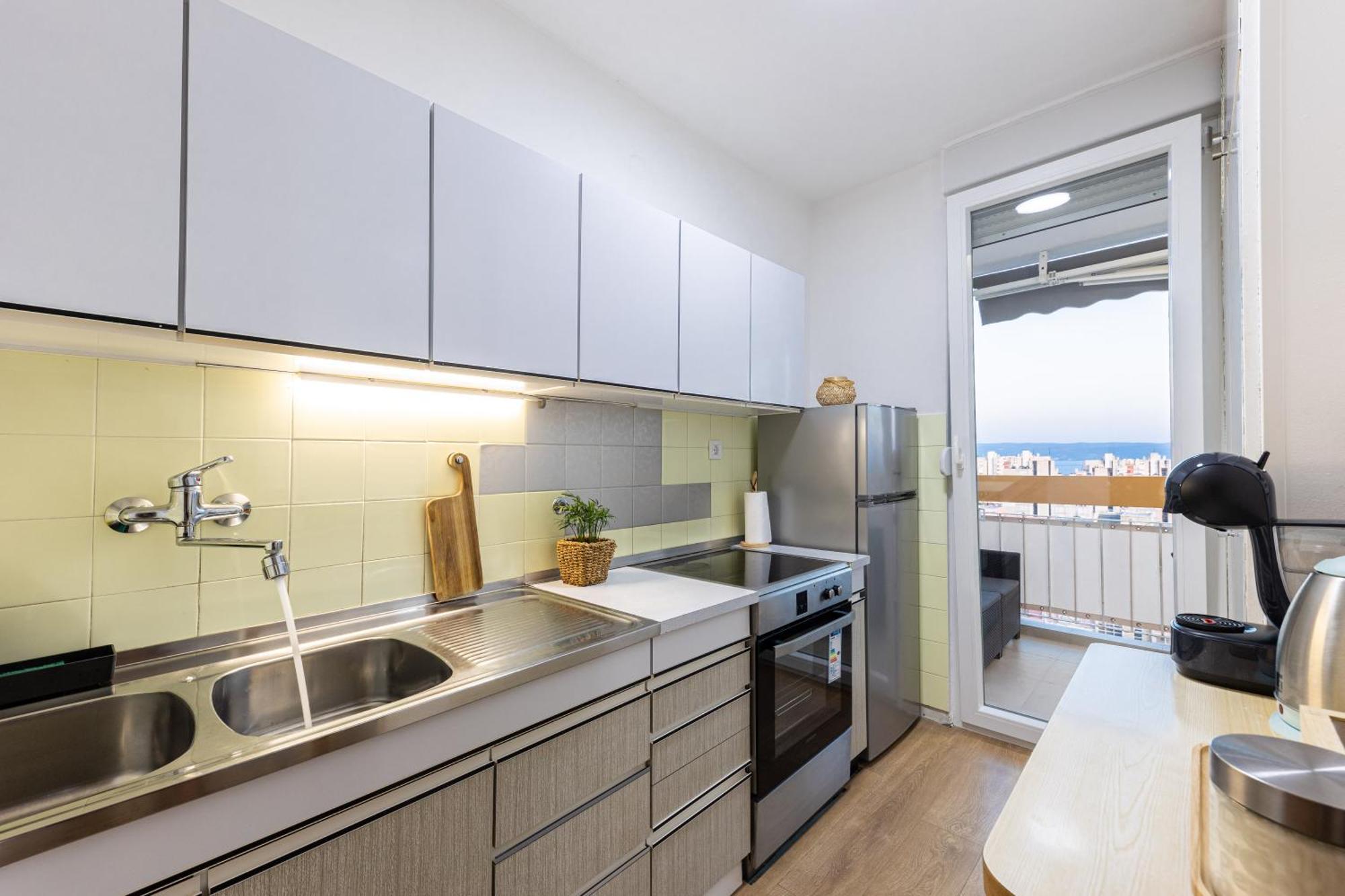 Tranquil Retreat W/ Balcony Sea View & Workspace Apartamento Split