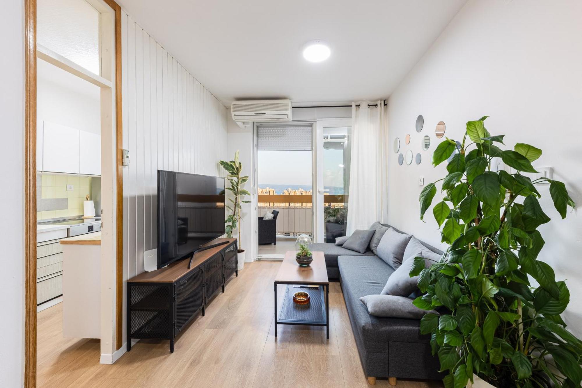 Tranquil Retreat W/ Balcony Sea View & Workspace *