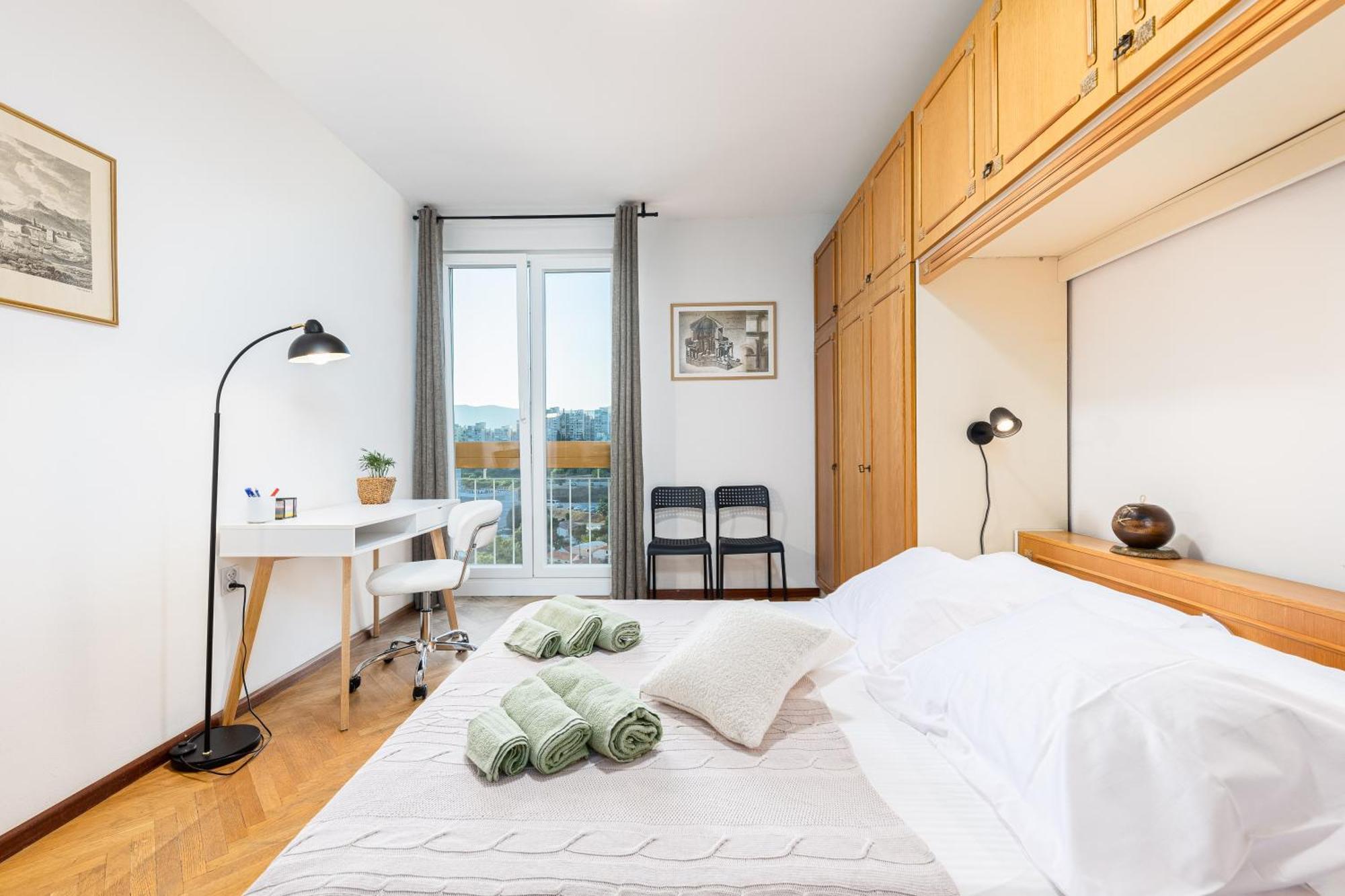 Tranquil Retreat W/ Balcony Sea View & Workspace Apartamento