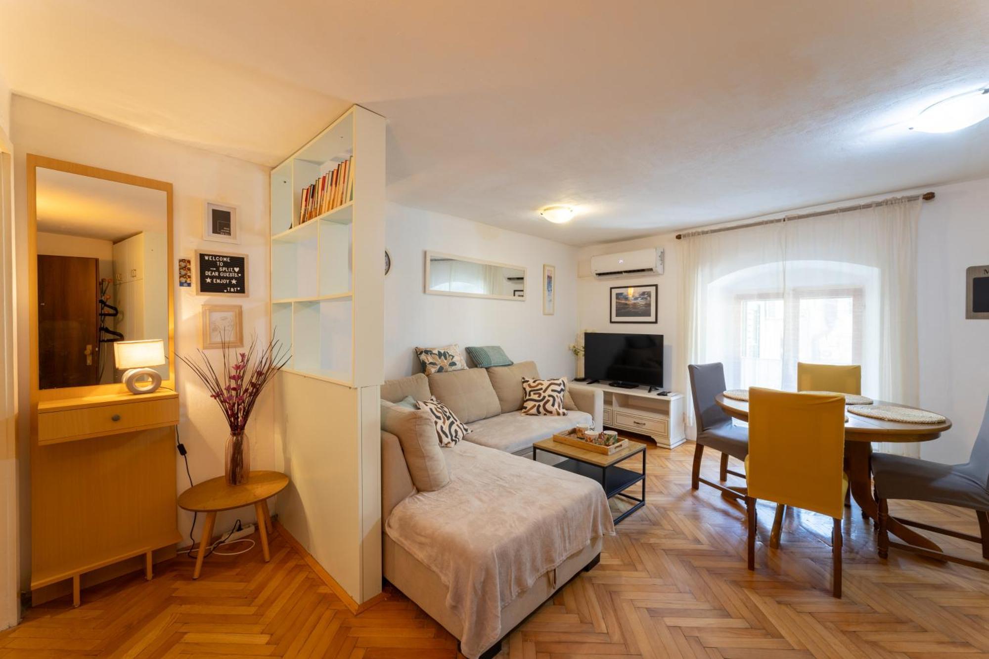 Toni Old Center Apartment Split