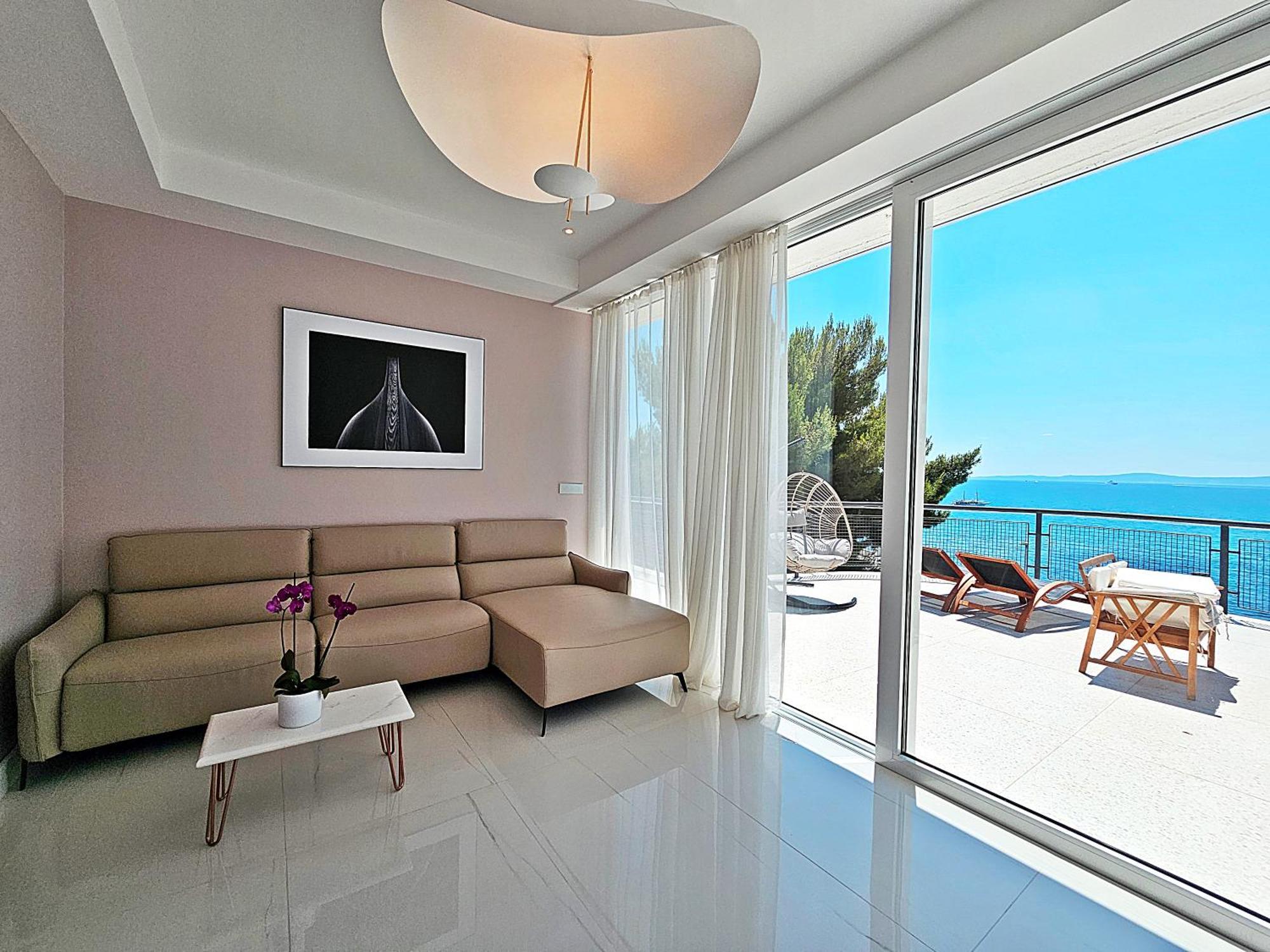Luxury Seaside House Noble- Location In Town *