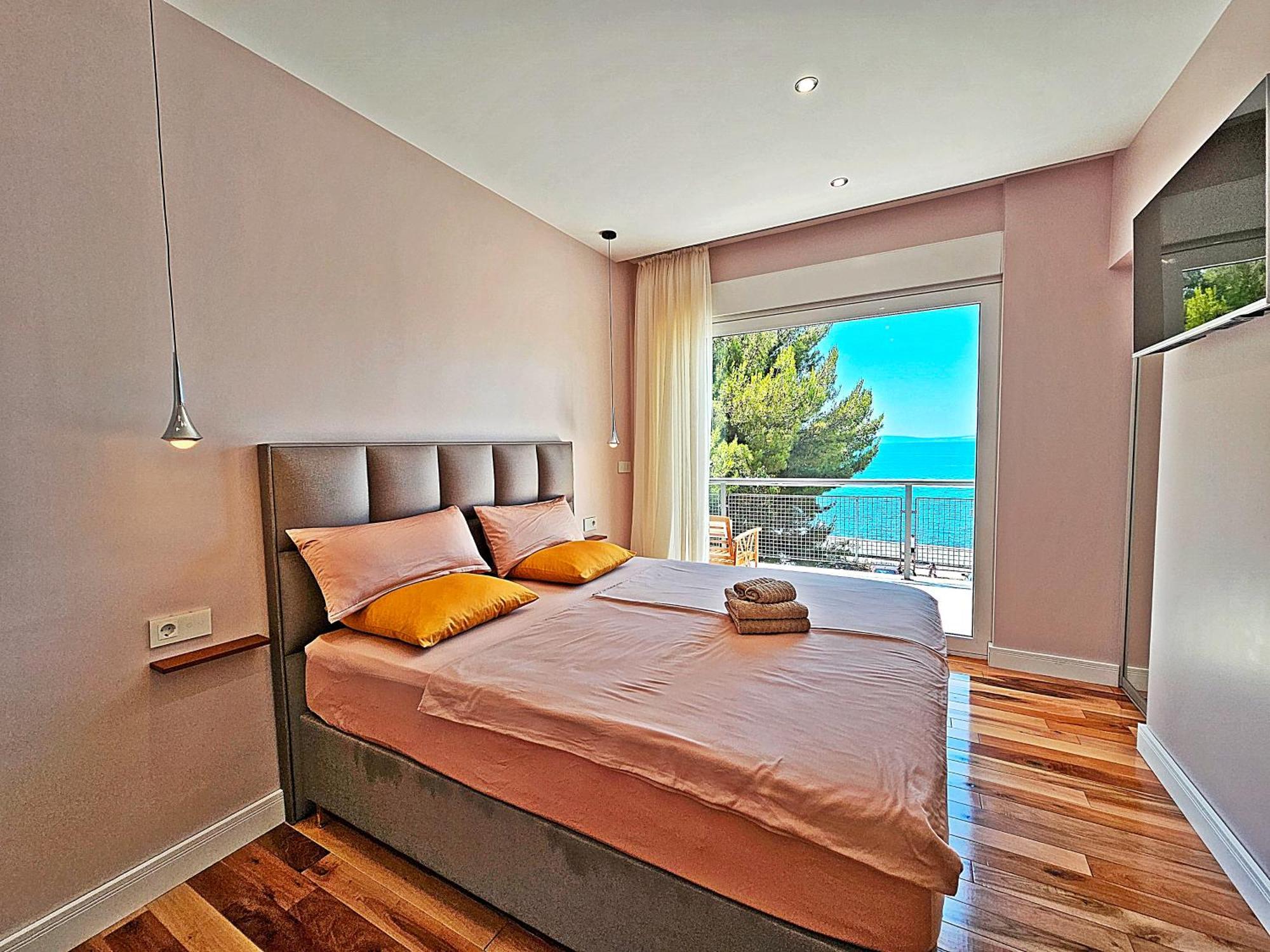 Luxury Seaside House Noble- Location In Town