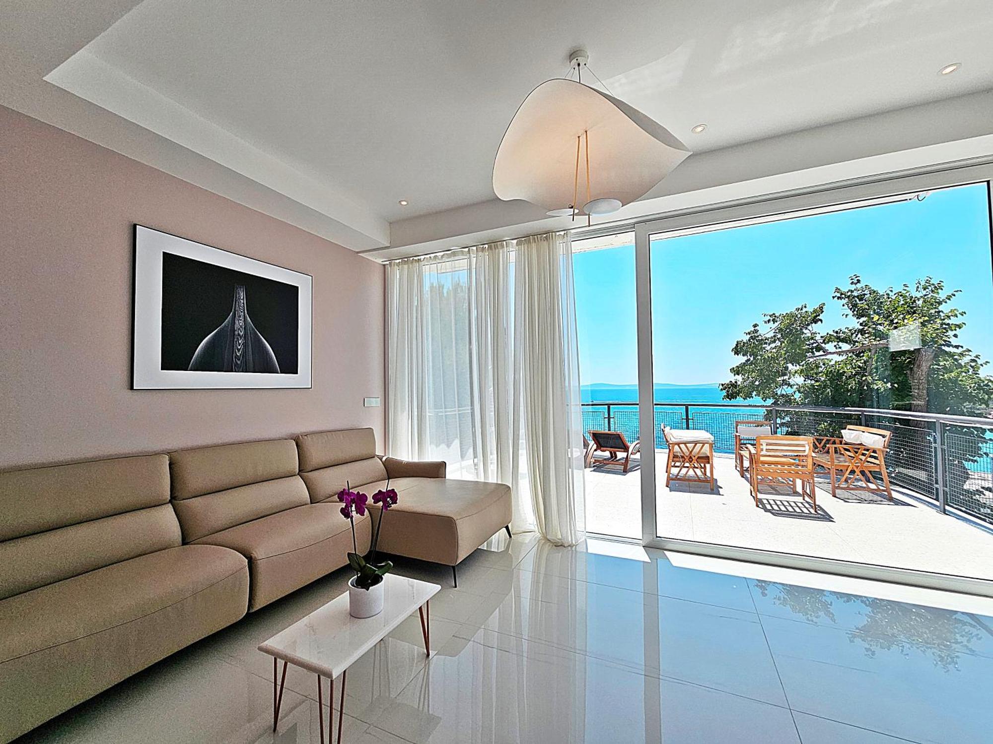 Luxury Seaside House Noble- Location In Town
