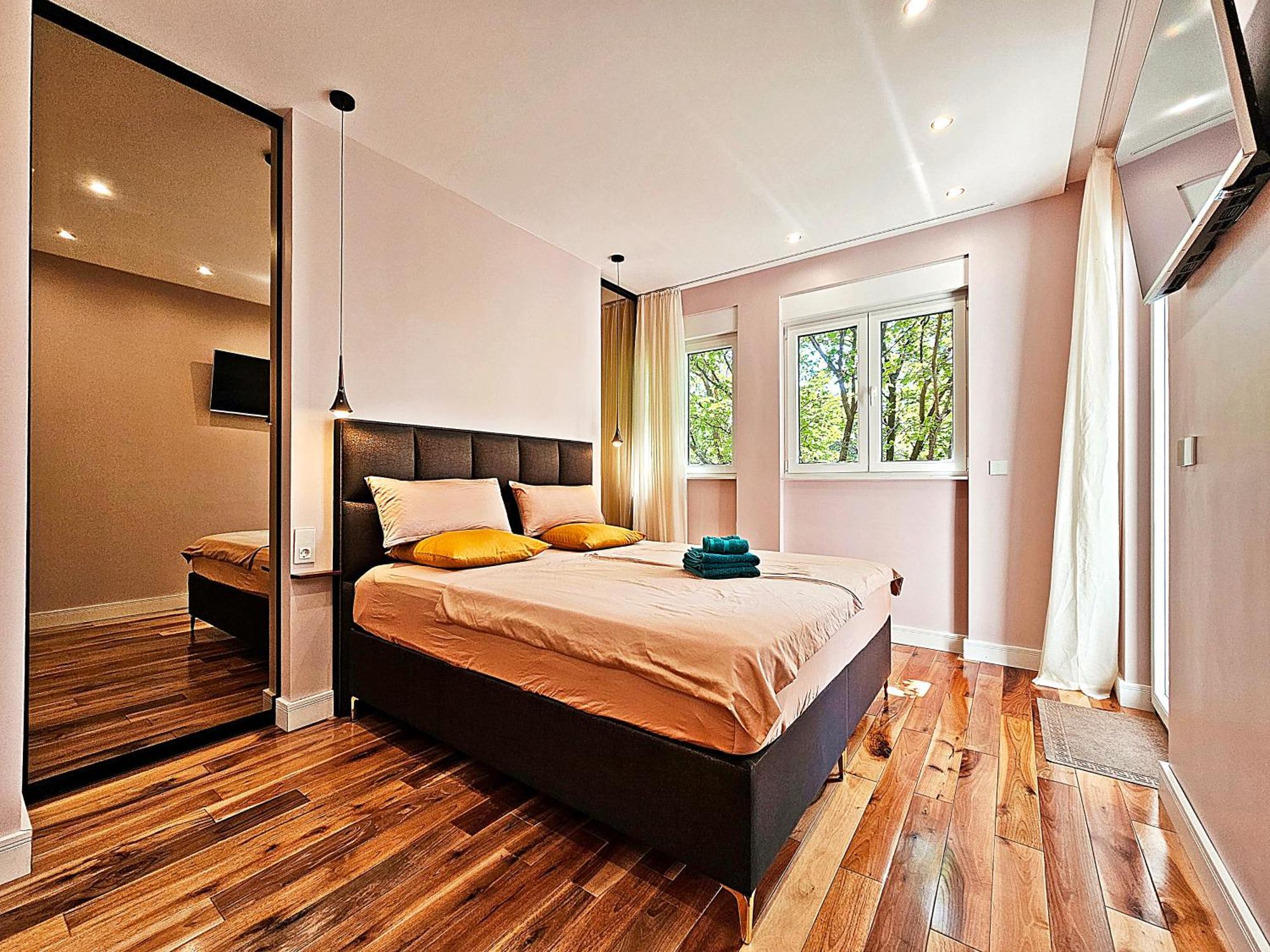 Luxury Seaside House Noble- Location In Town