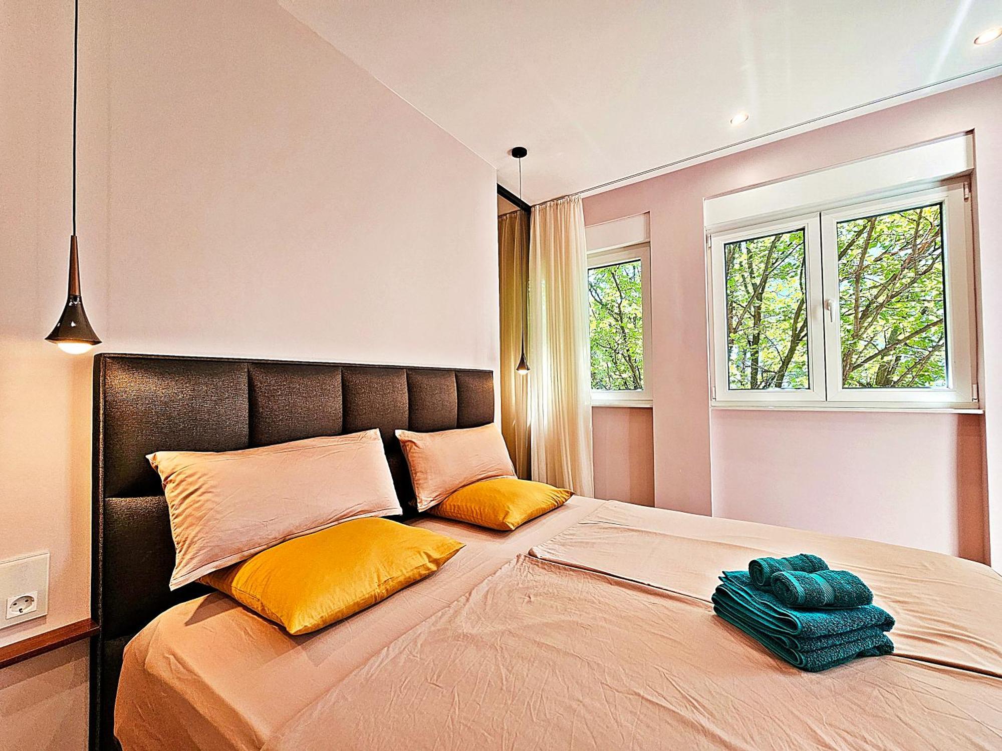 Luxury Seaside House Noble- Location In Town *