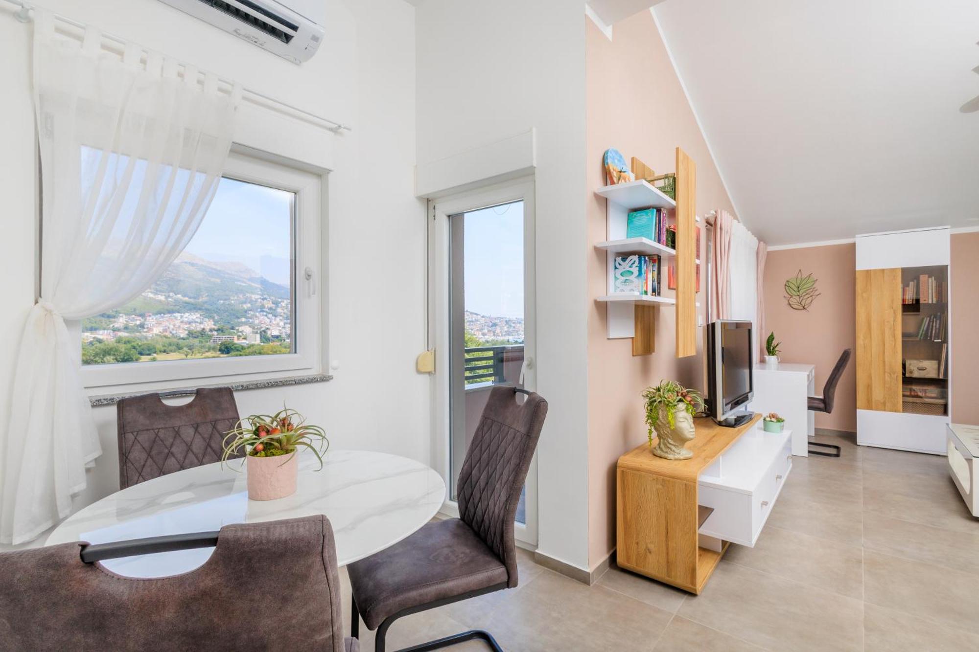 Apartment Pinija