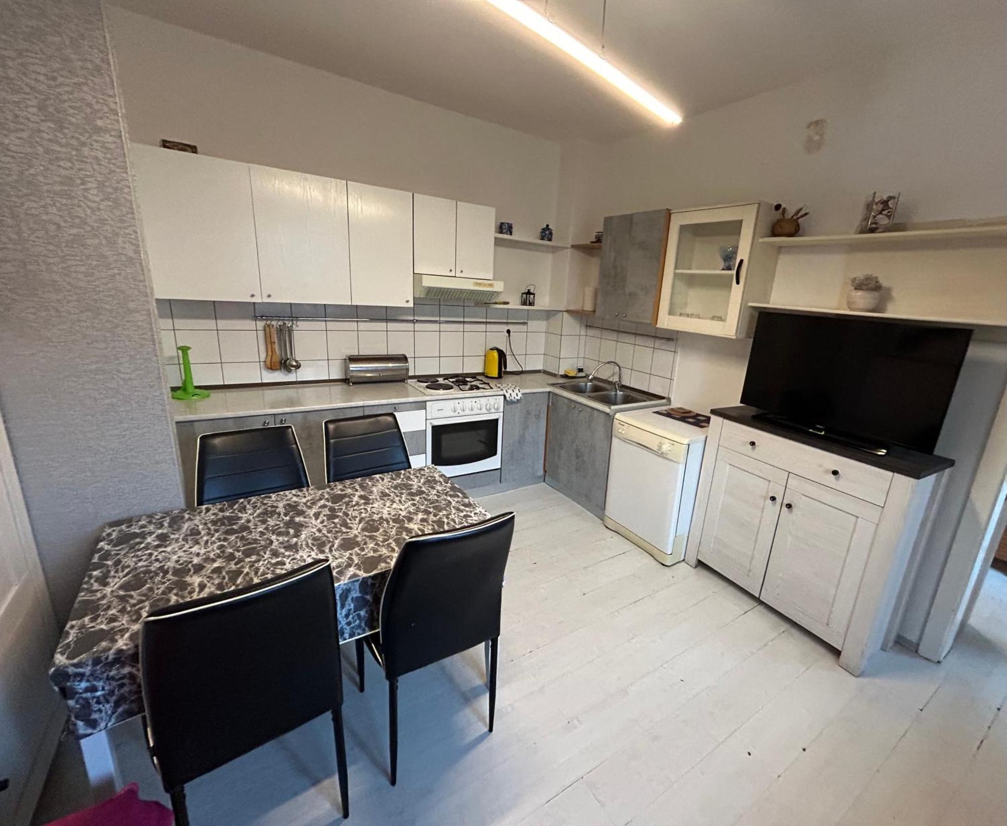 Lu Apartment *