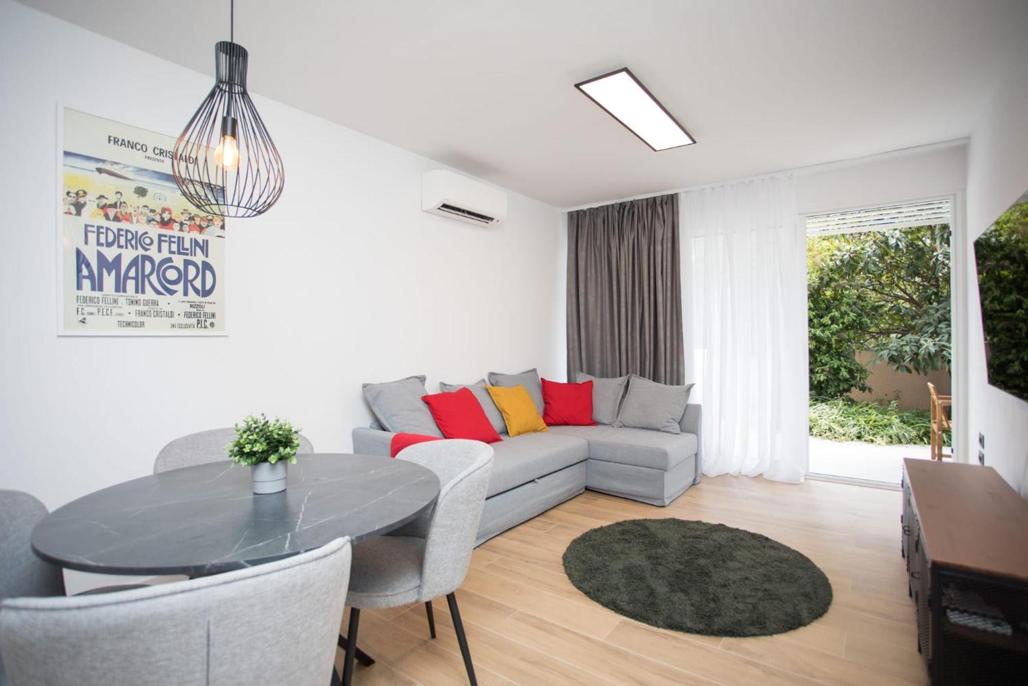 Lumi's Perfect Place Near With Garden & Free Public Parking Split