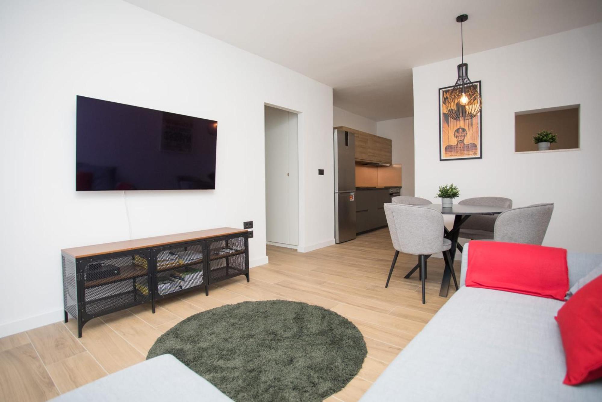 Apartment Lumi's Perfect Place Near With Garden & Free Public Parking