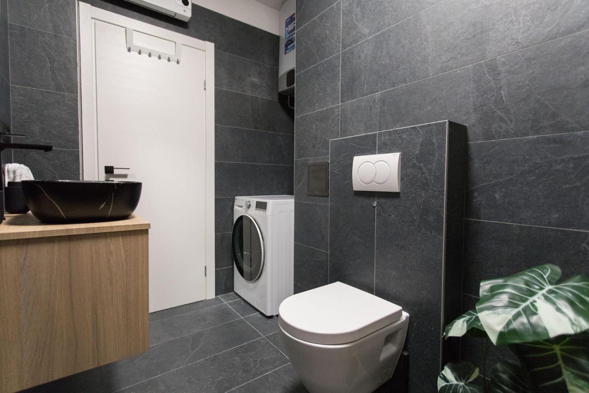 Apartment Lumi's Perfect Place Near With Garden & Free Public Parking