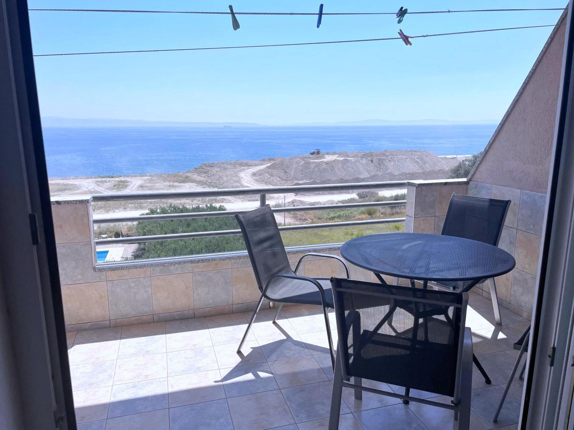 Lo- Sunny Sea View Apartment