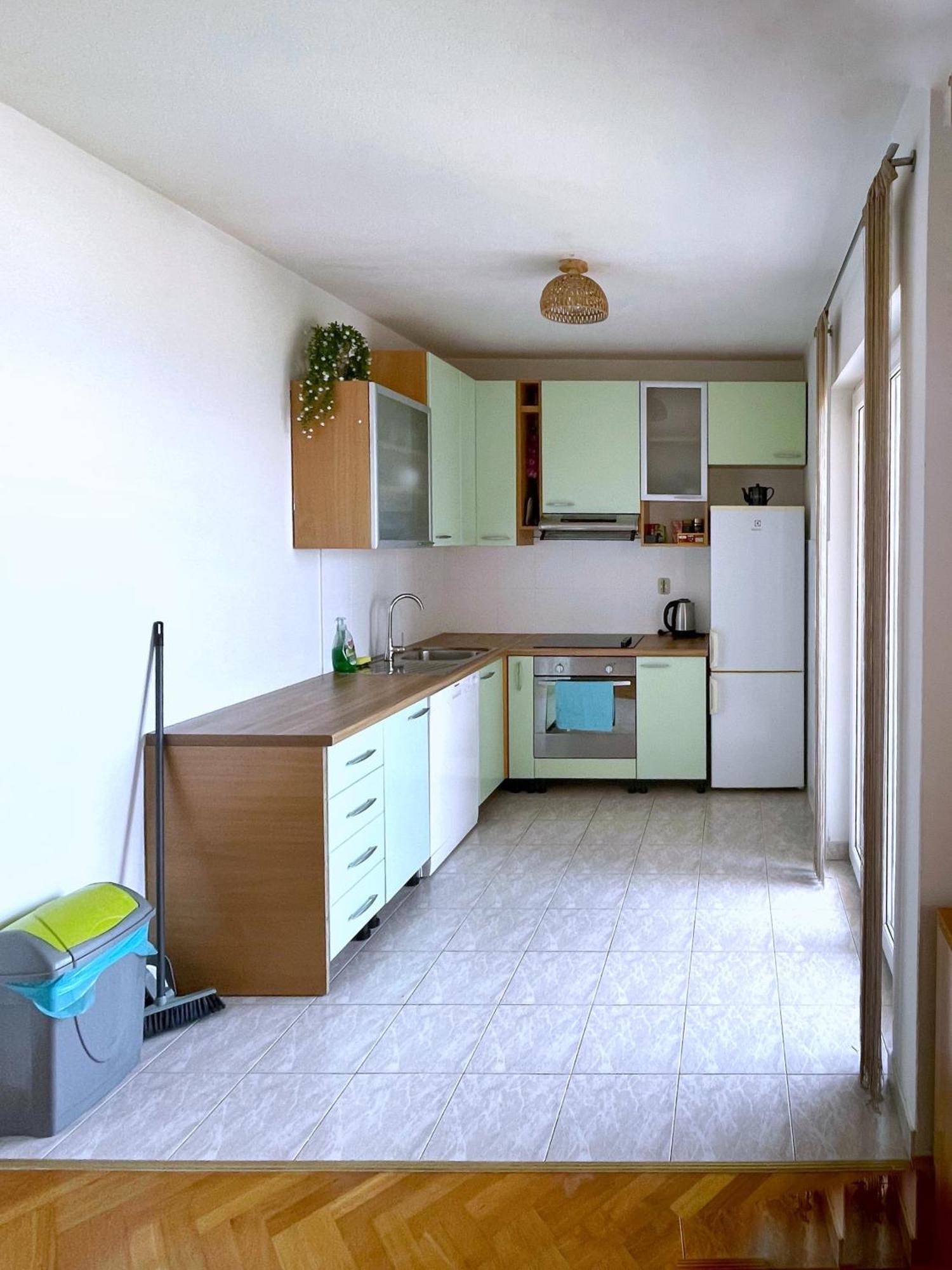 Lo- Sunny Sea View Apartment Split