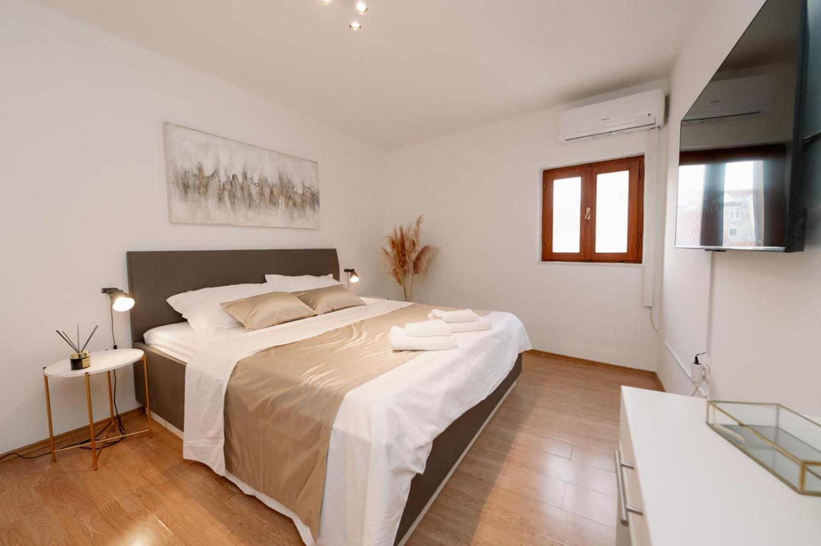 Luxury Centre & Apartment