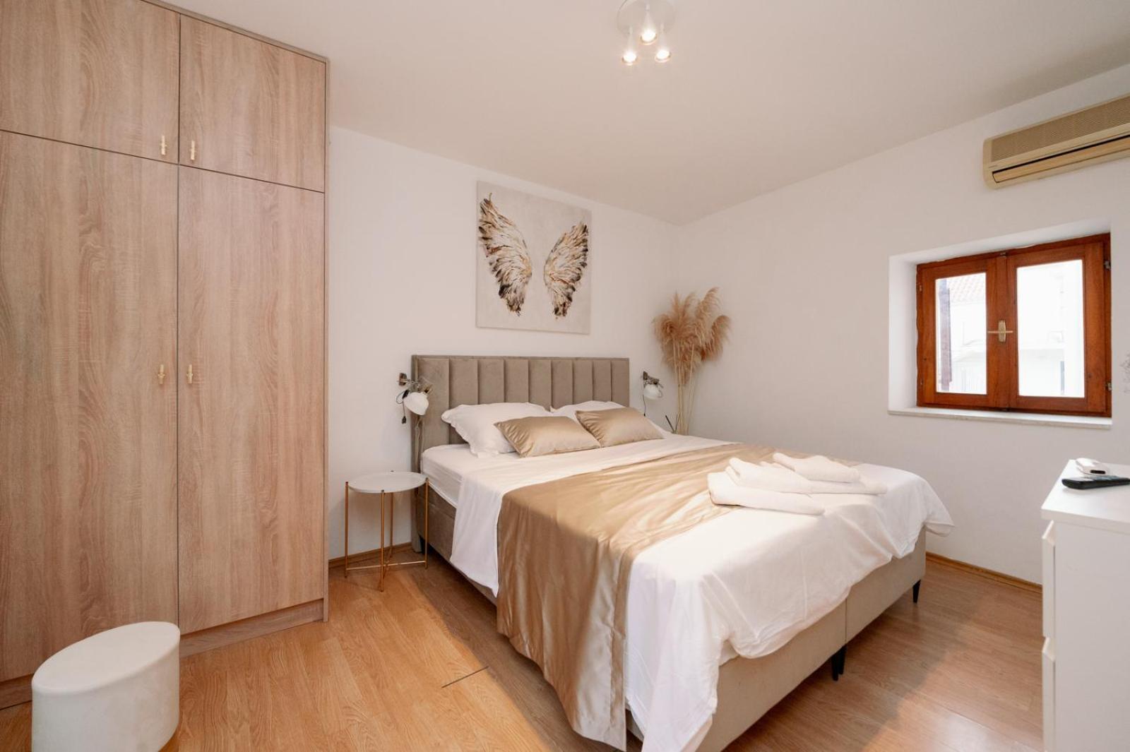 Luxury Centre & Apartment Split