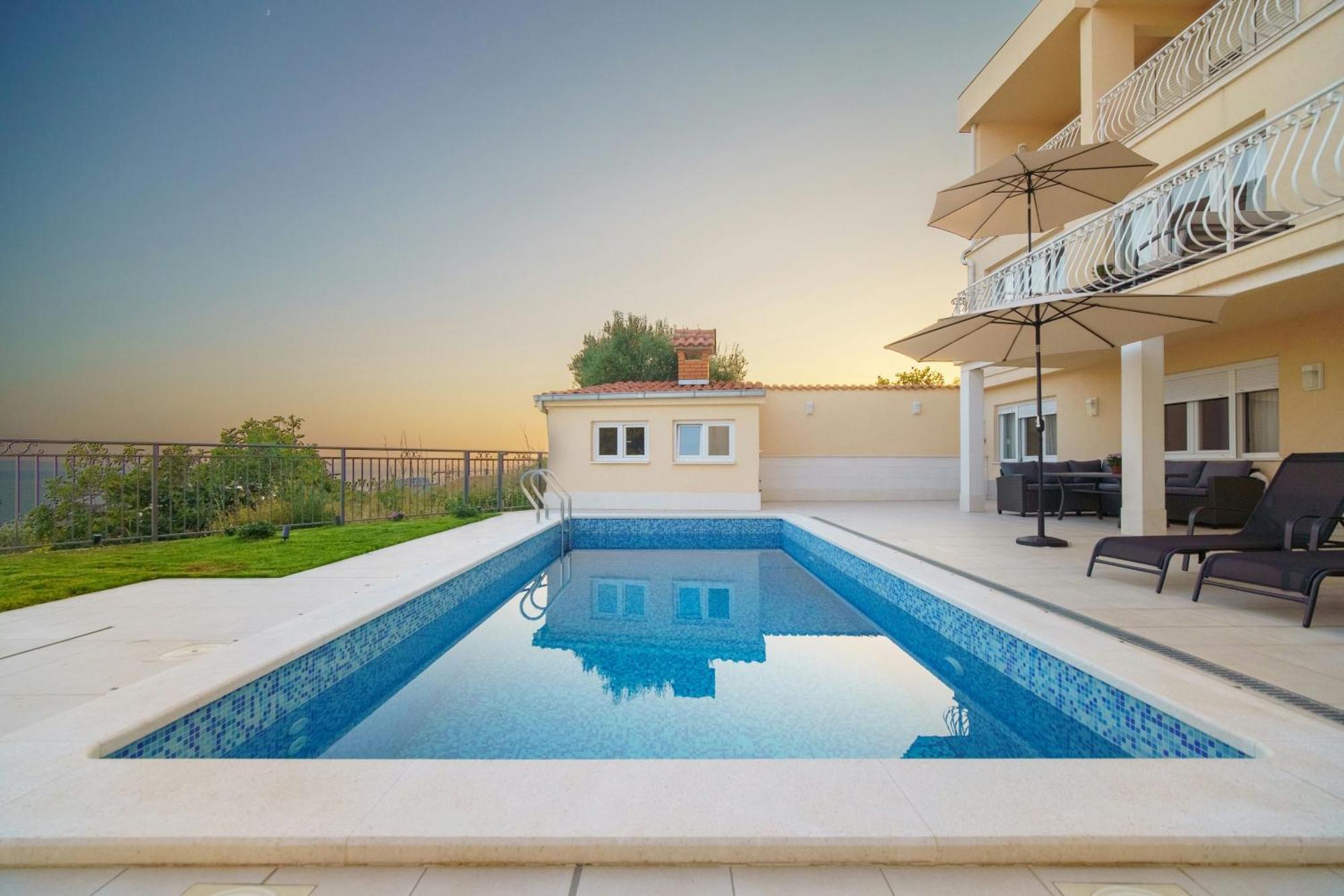 Apartment L&l With Swimming Pool And Seaview