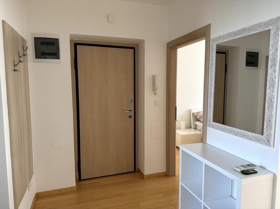 Apartment Premium Split