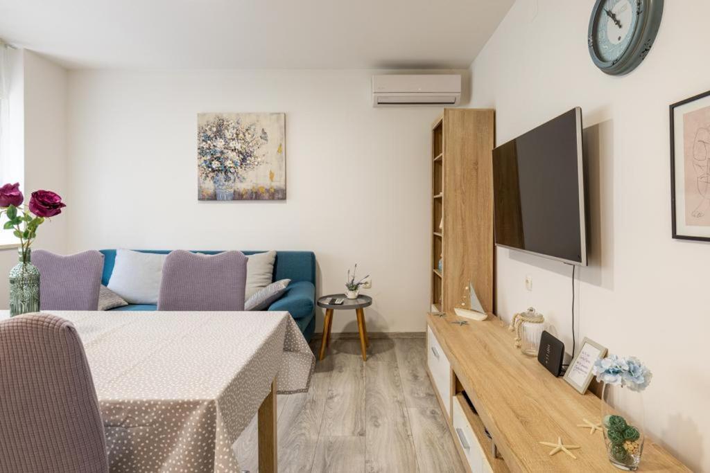 Josko - Combine Parking&beach&old Town