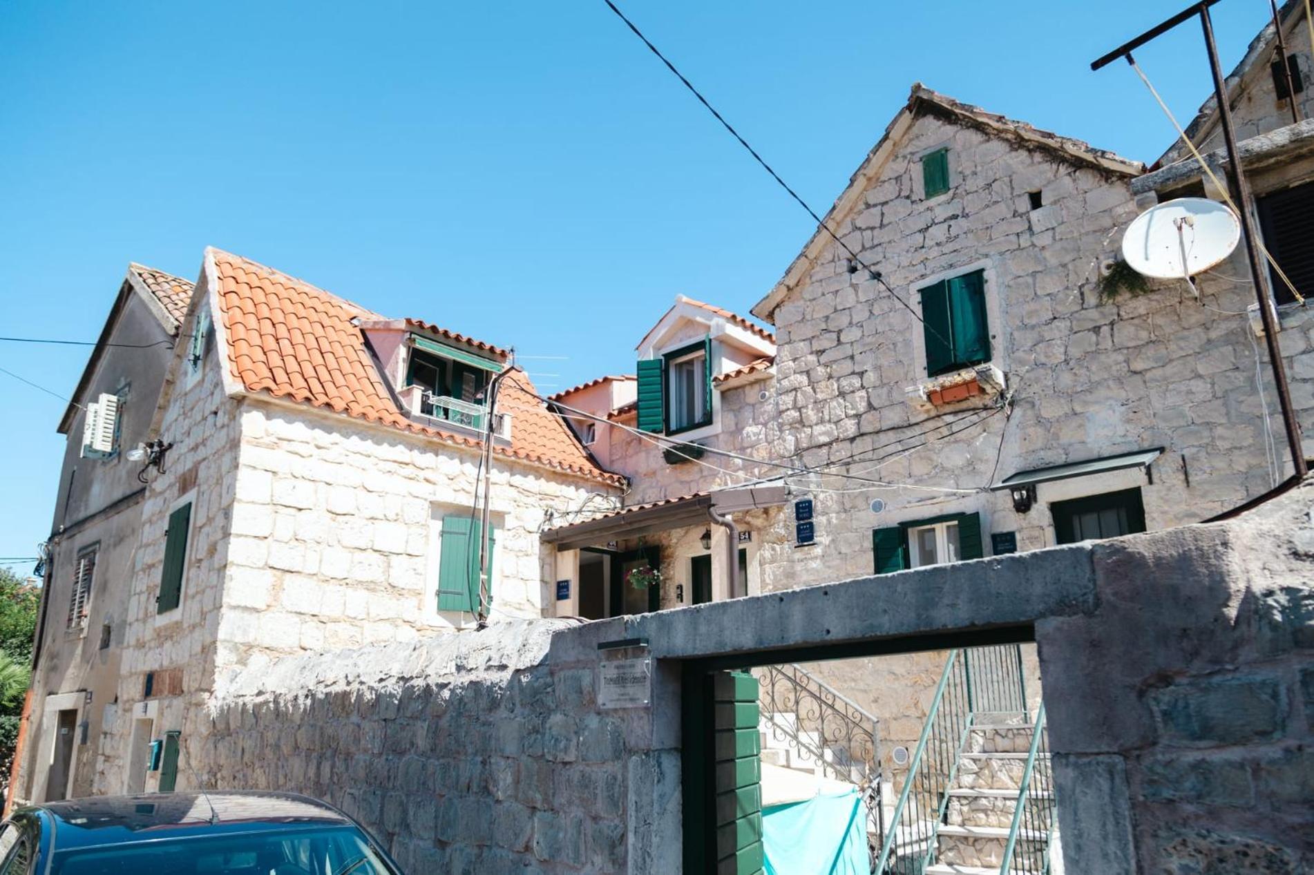 Apartments & Room Kartolina