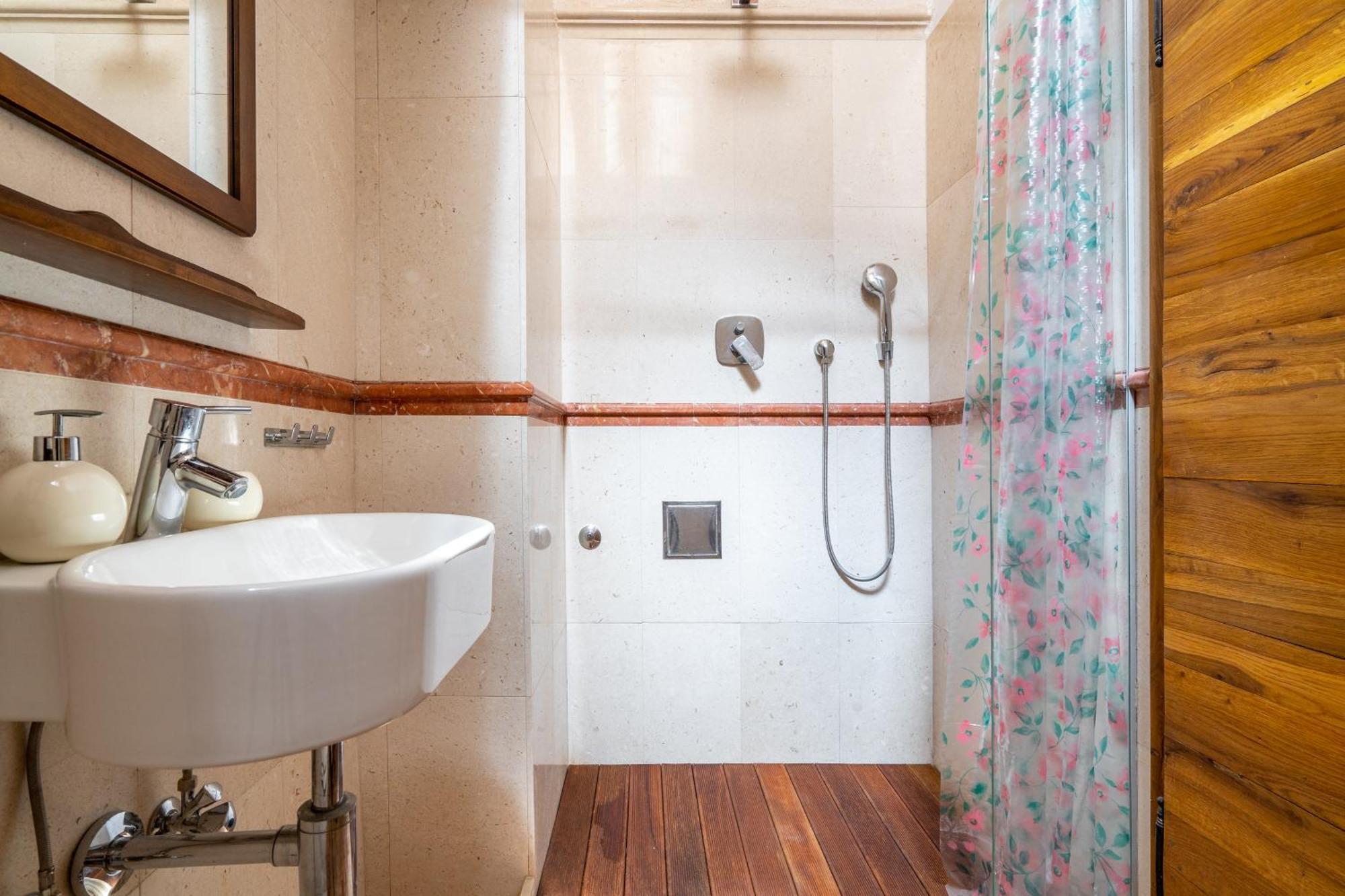 Hotel Lux Centre 4*
