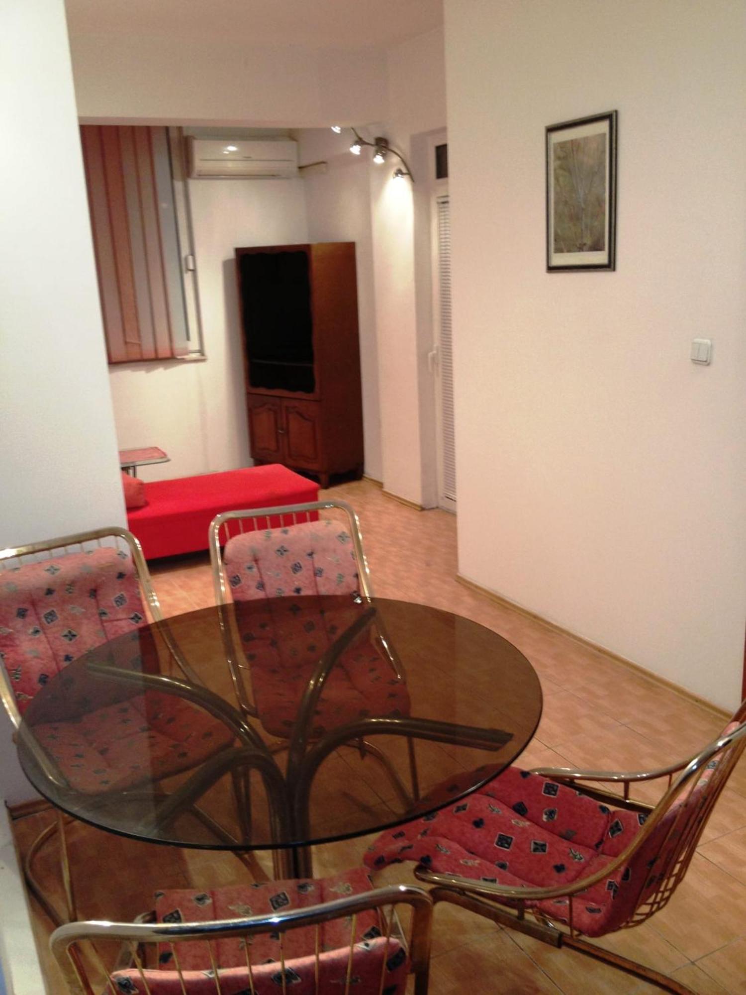 Holiday House *