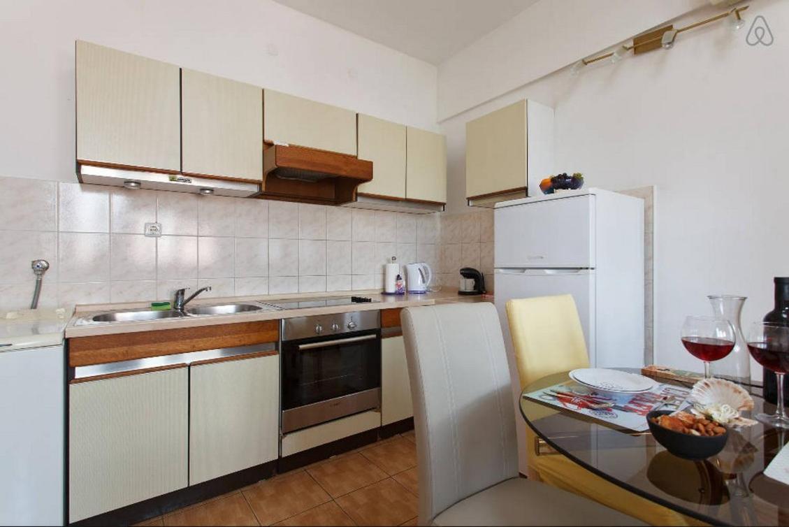 Holiday House Split