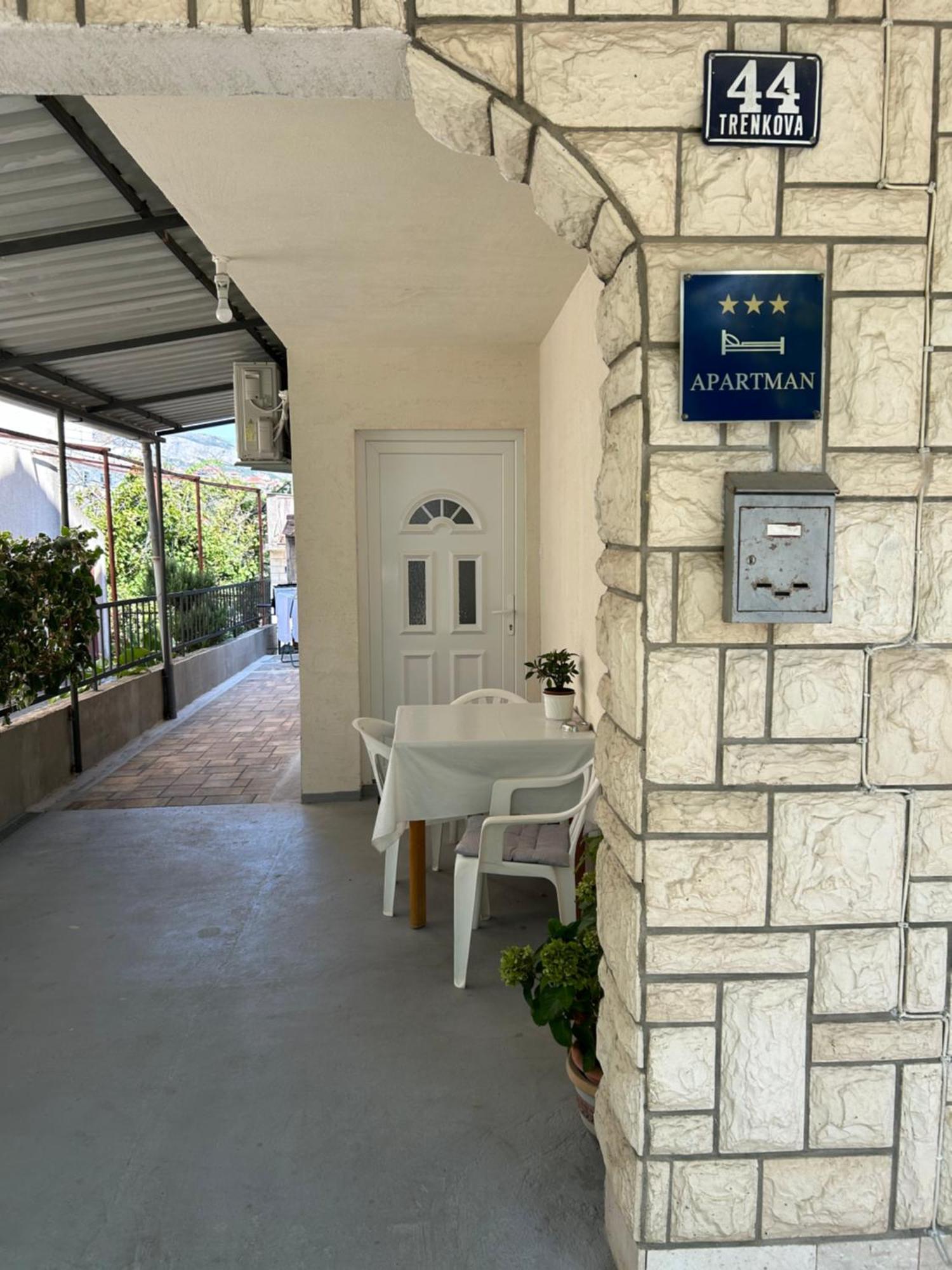 Ana Apartment Split