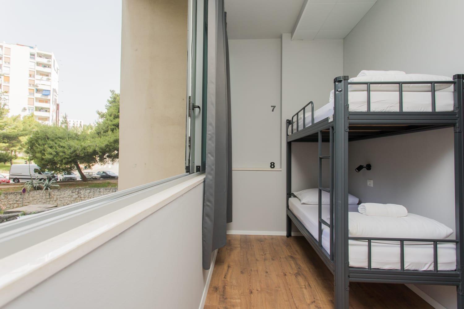 Cool , Hostel *