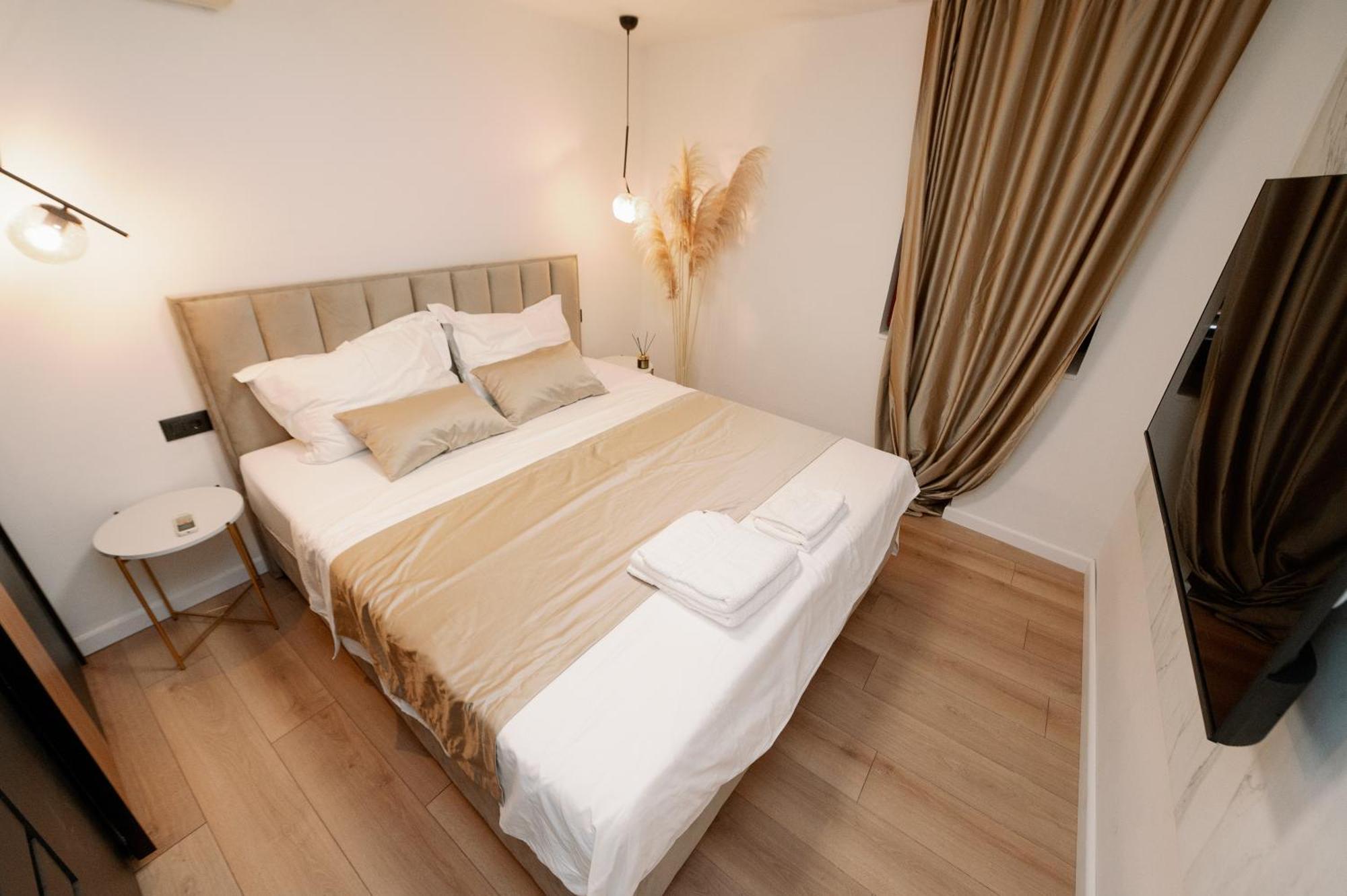 Luxury Centre & Apartment
