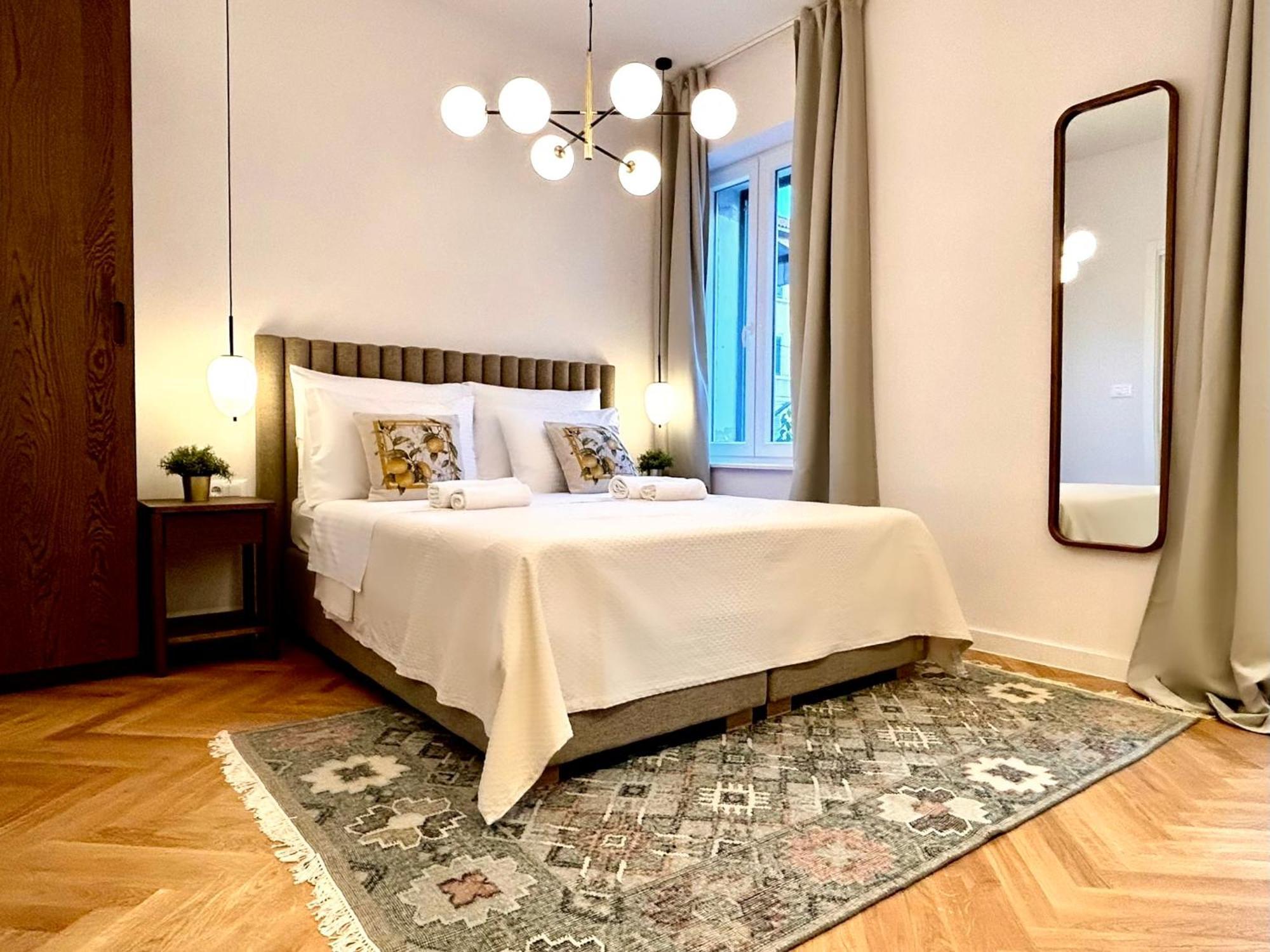 Josephine Apartment *