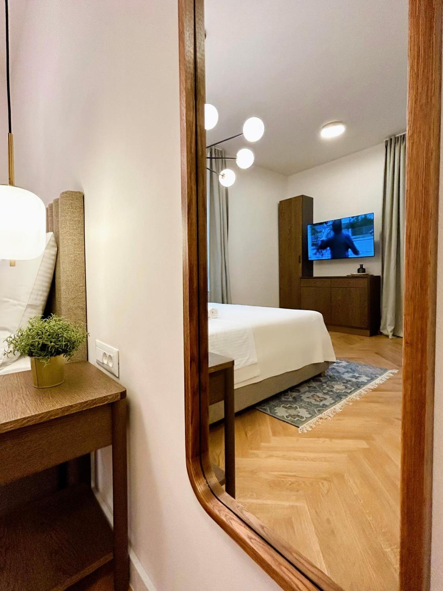 Josephine Apartment *