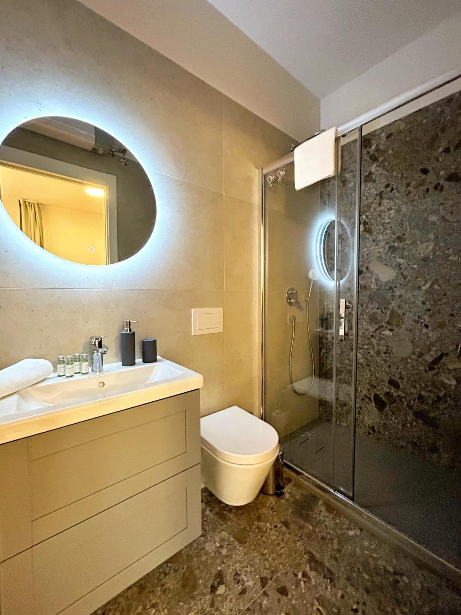 Josephine Apartment