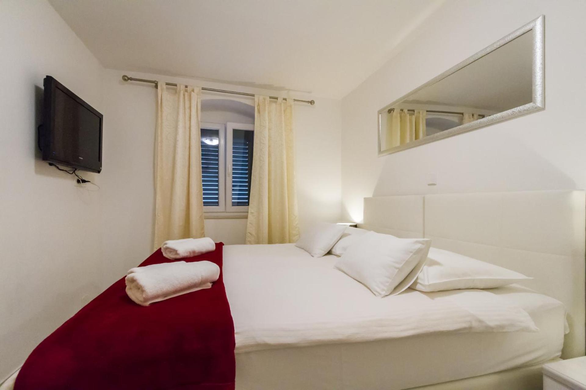 Blue Olive Apartment Split
