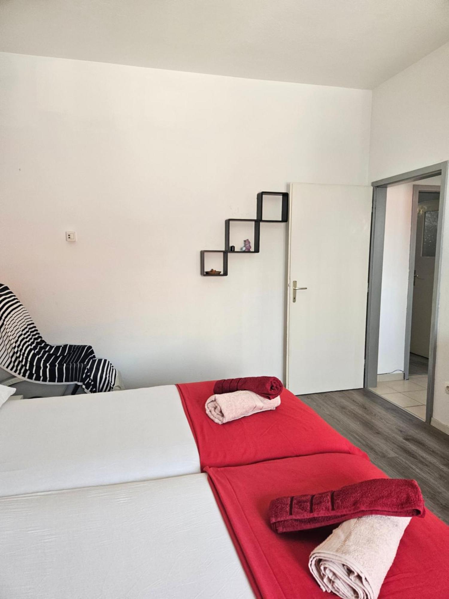 West Gate Apartment *