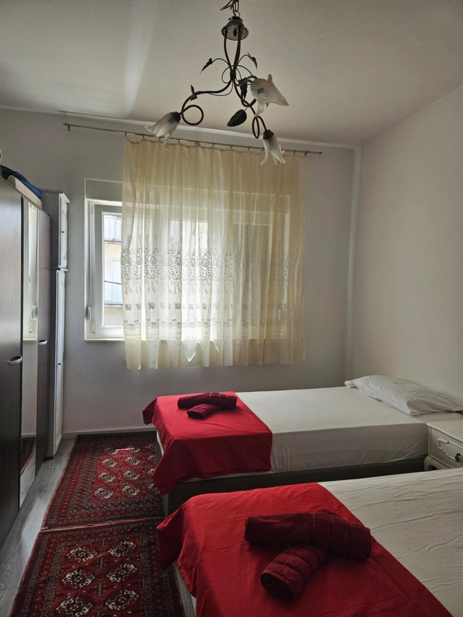 West Gate Apartment *