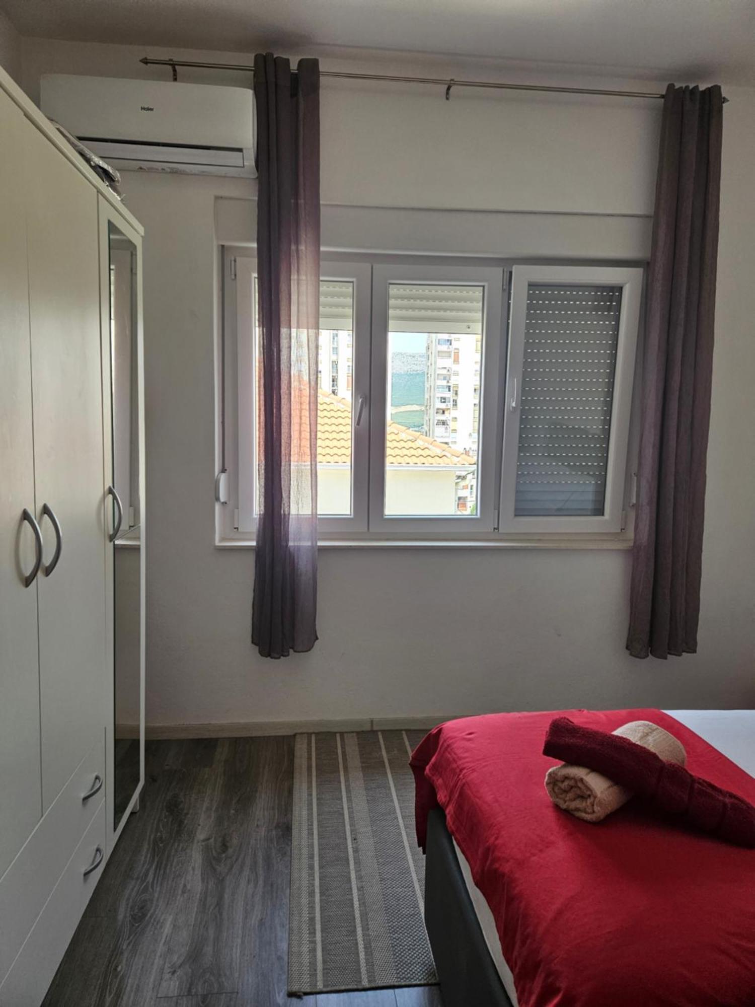 Apartment West Gate Split
