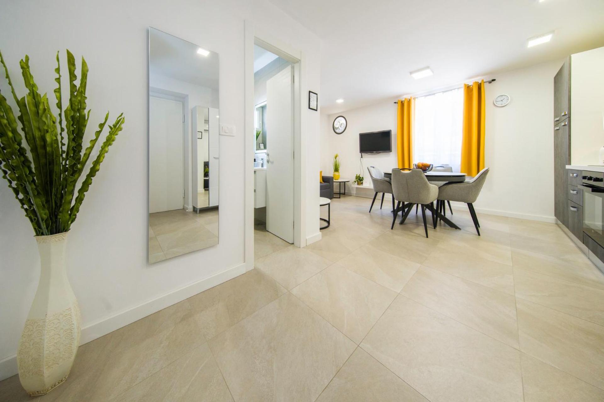 A-more Apartment Split