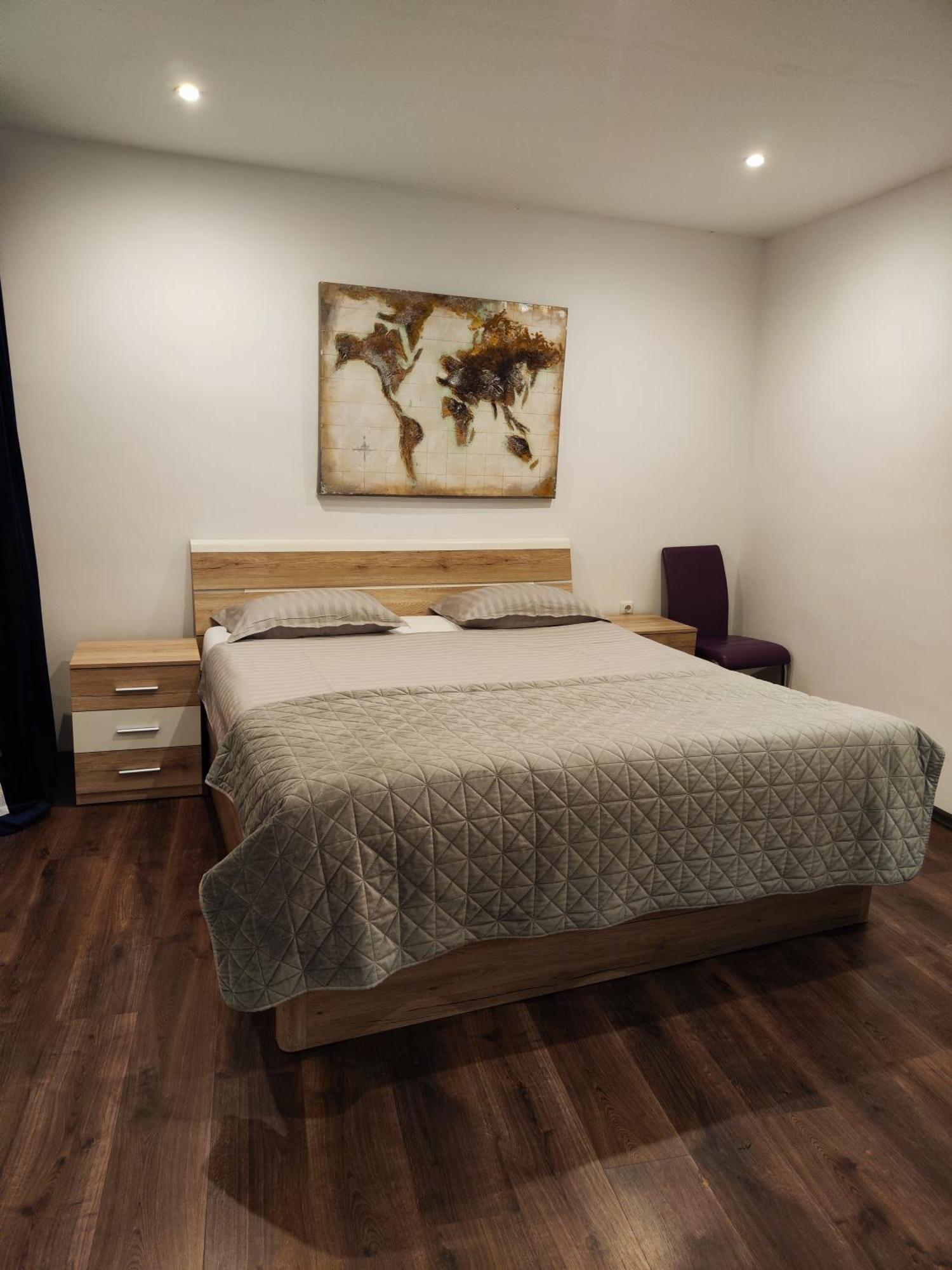 Iron Gates Apartment Split