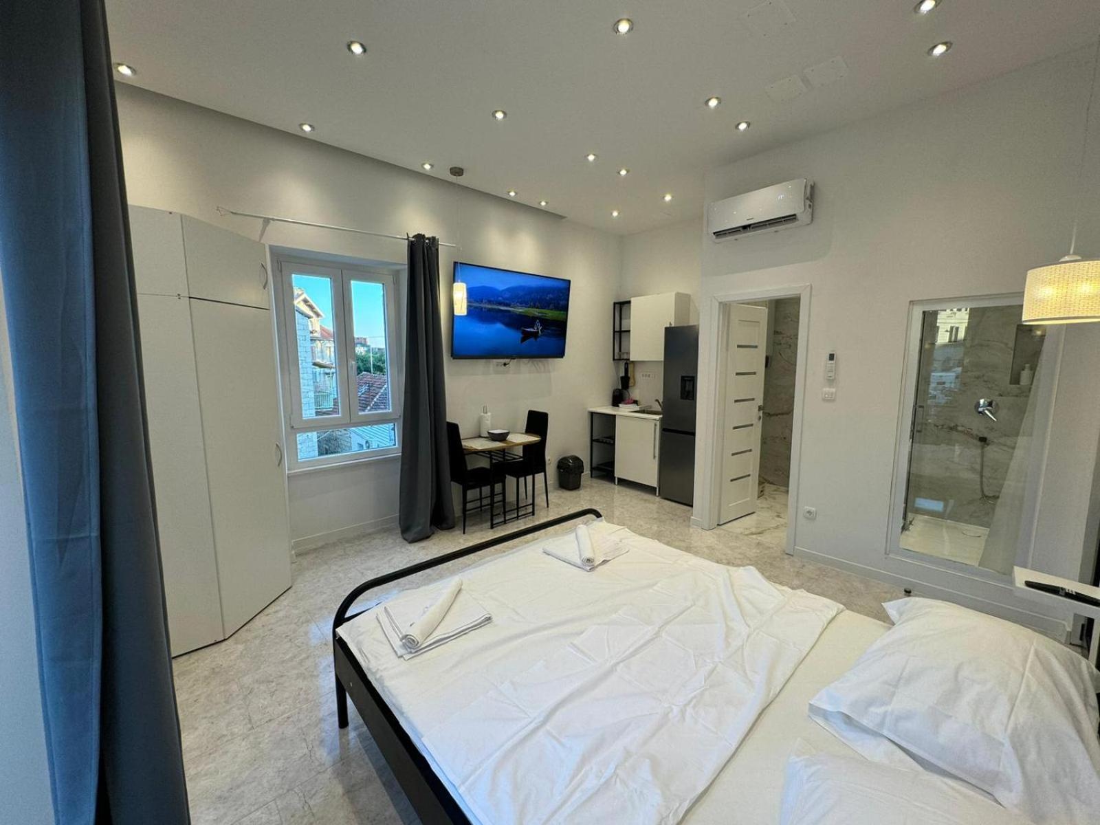 Apartman Exclusive Comfort With Balconies Split