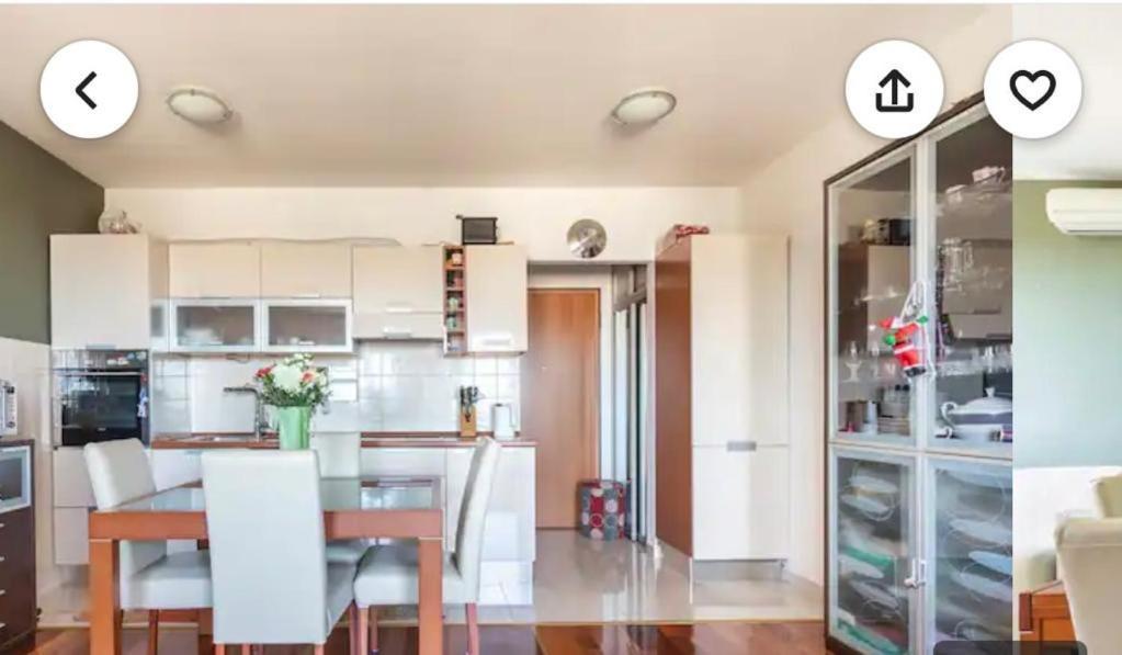 Capital Apartment *