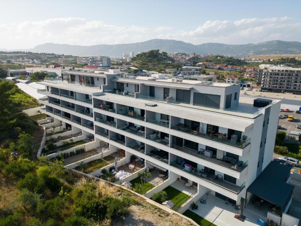 Apartment With Garden And Free Private Parking *