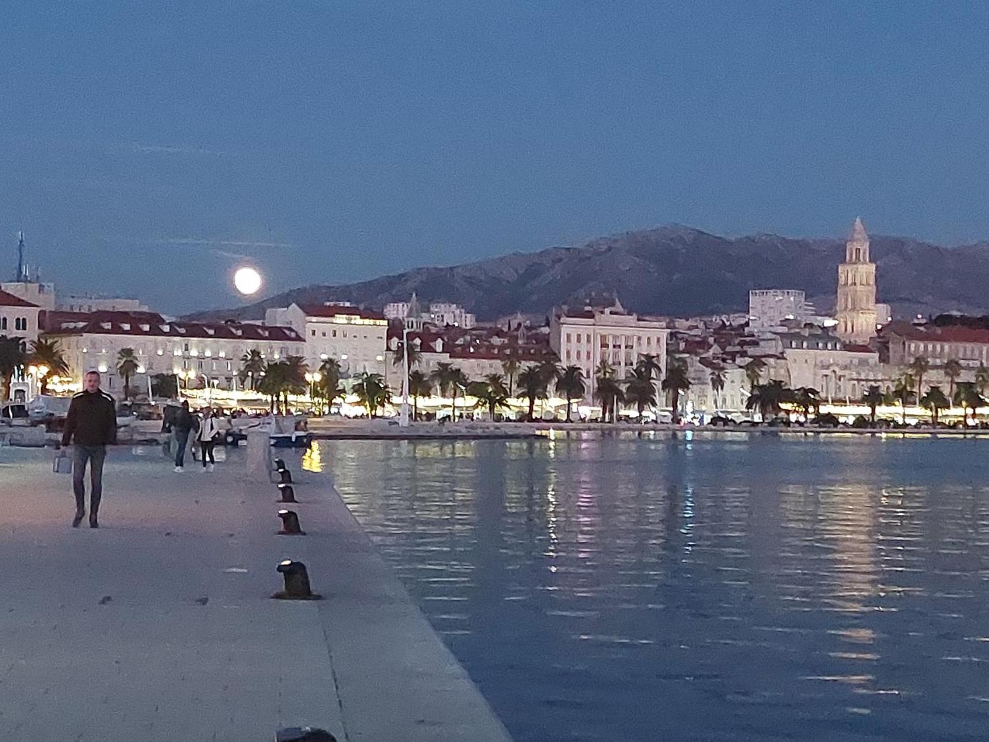 Apartment 2024 Newly Renovated Apt-5 Min Walk To Old Town Split
