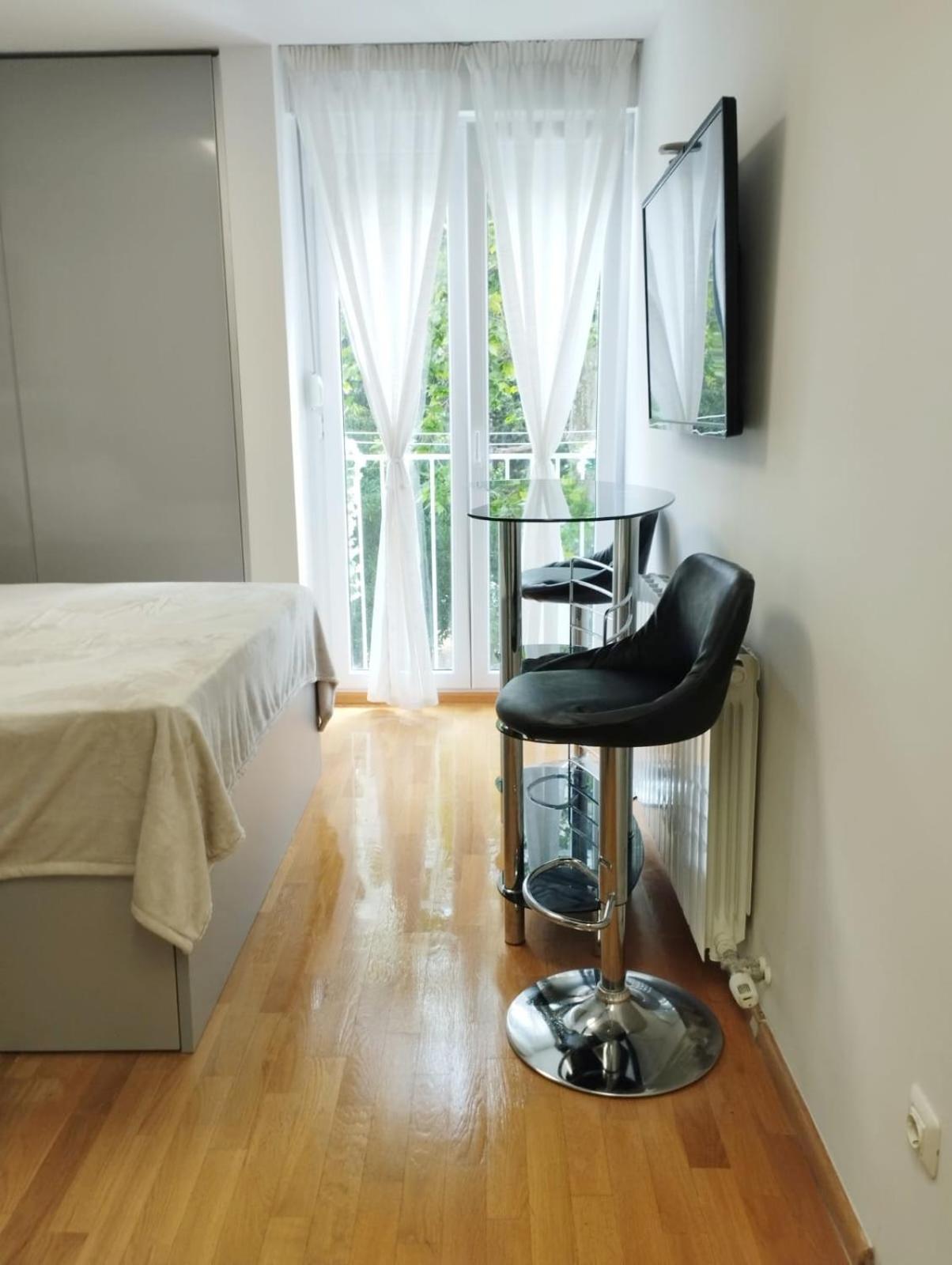 Apartment Bella Vista - Cozy With Easy Check-in And Free Parking