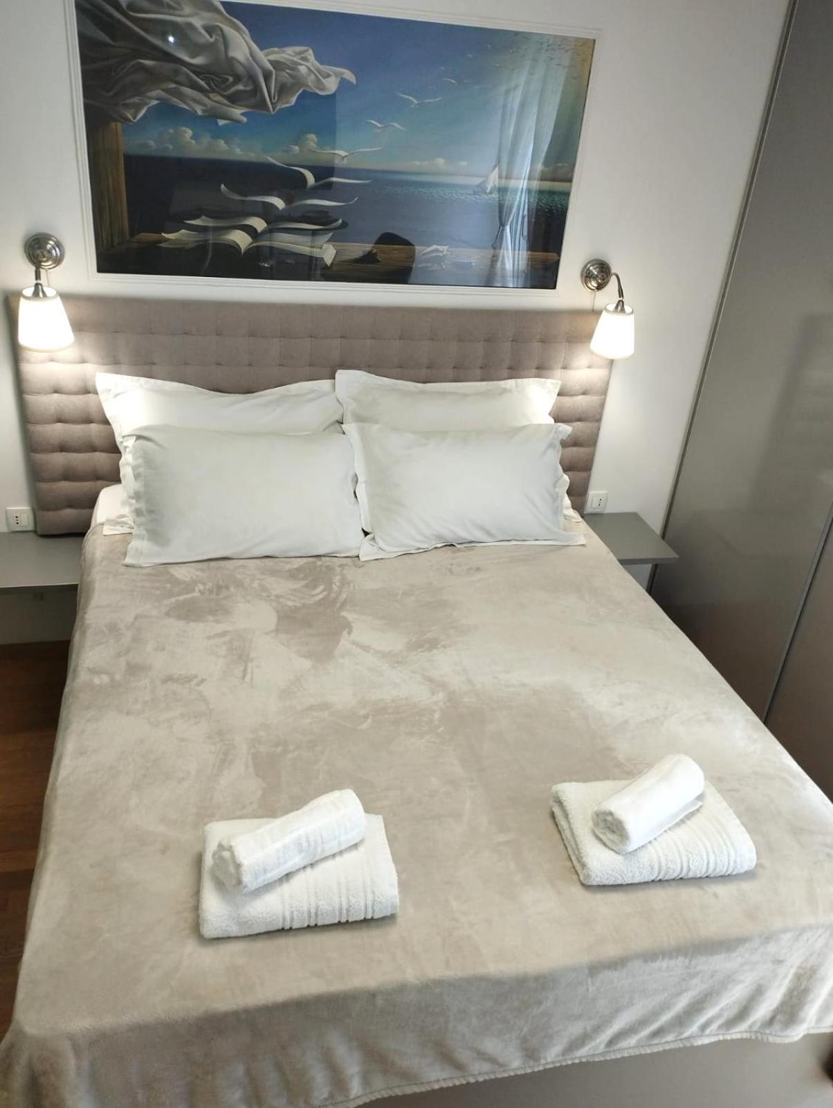 Bella Vista - Cozy With Easy Check-in And Free Parking Apartment *
