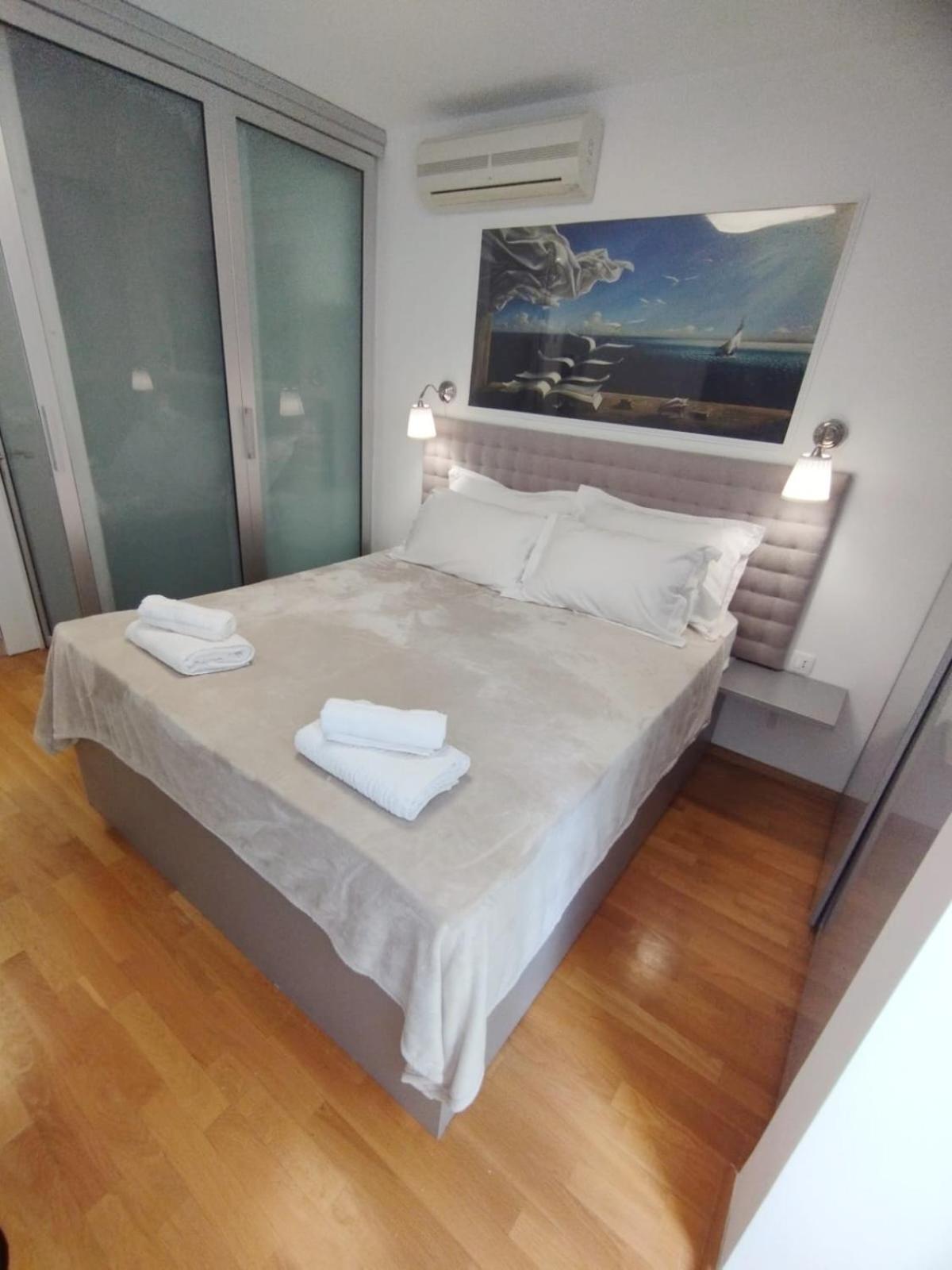 Apartment Bella Vista - Cozy With Easy Check-in And Free Parking *