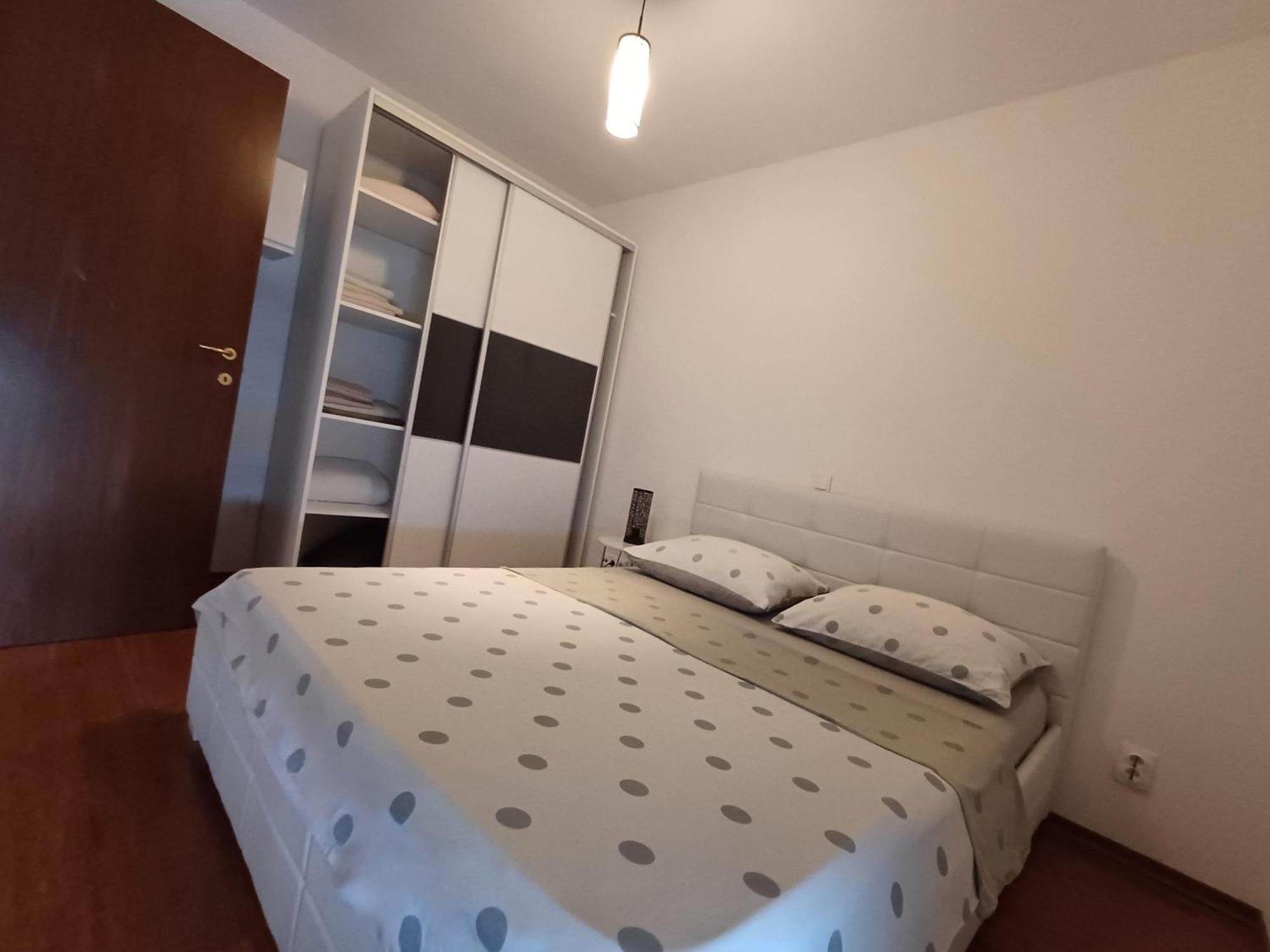Sara Apartment Split
