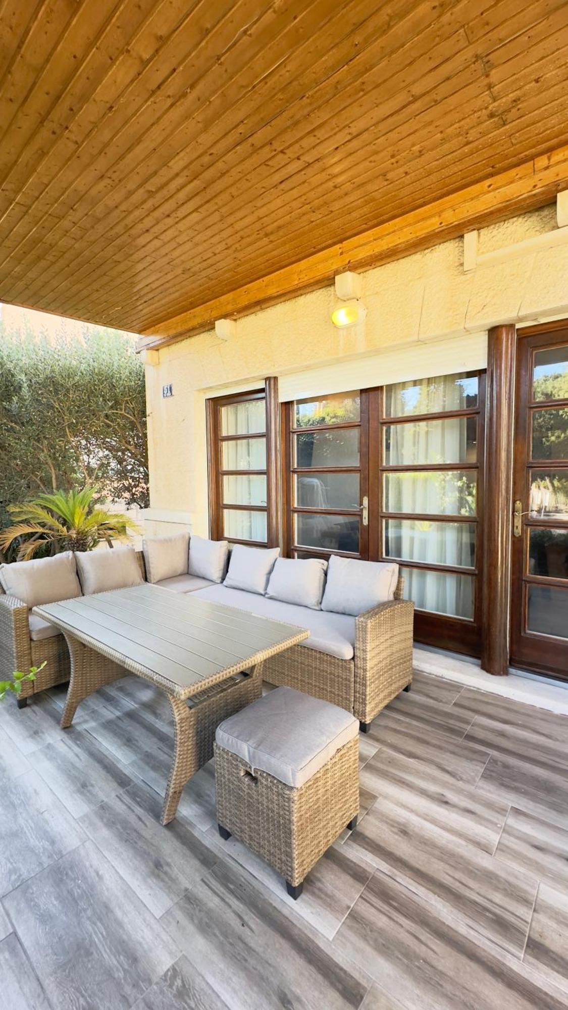 On Location, With Sea View And Exotic Garden Apartment