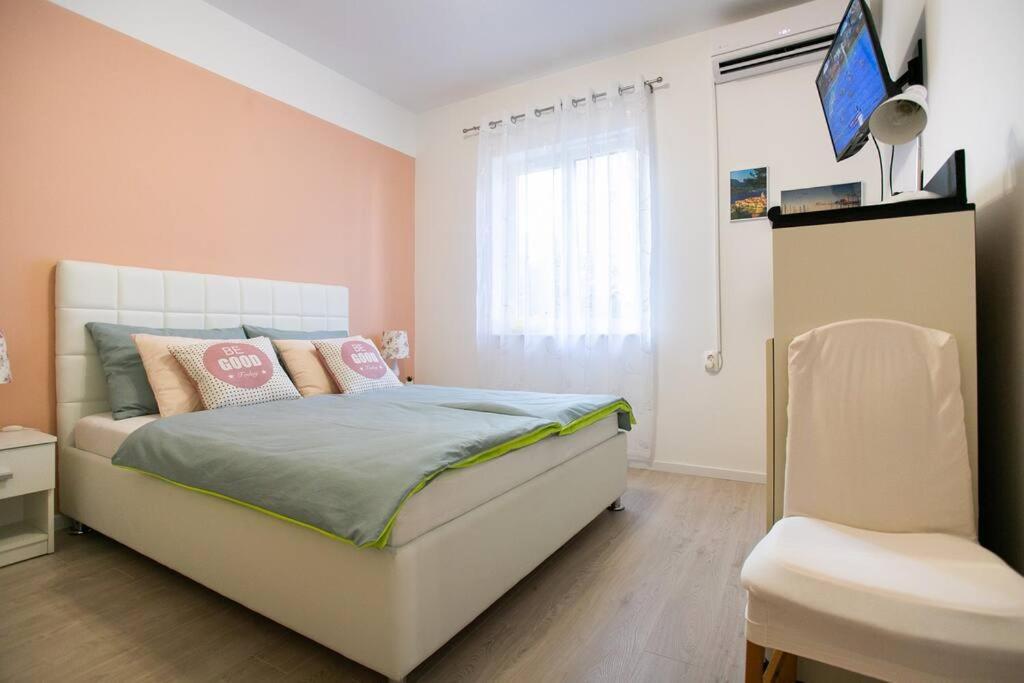 David, 2mins From Town Centre * Split